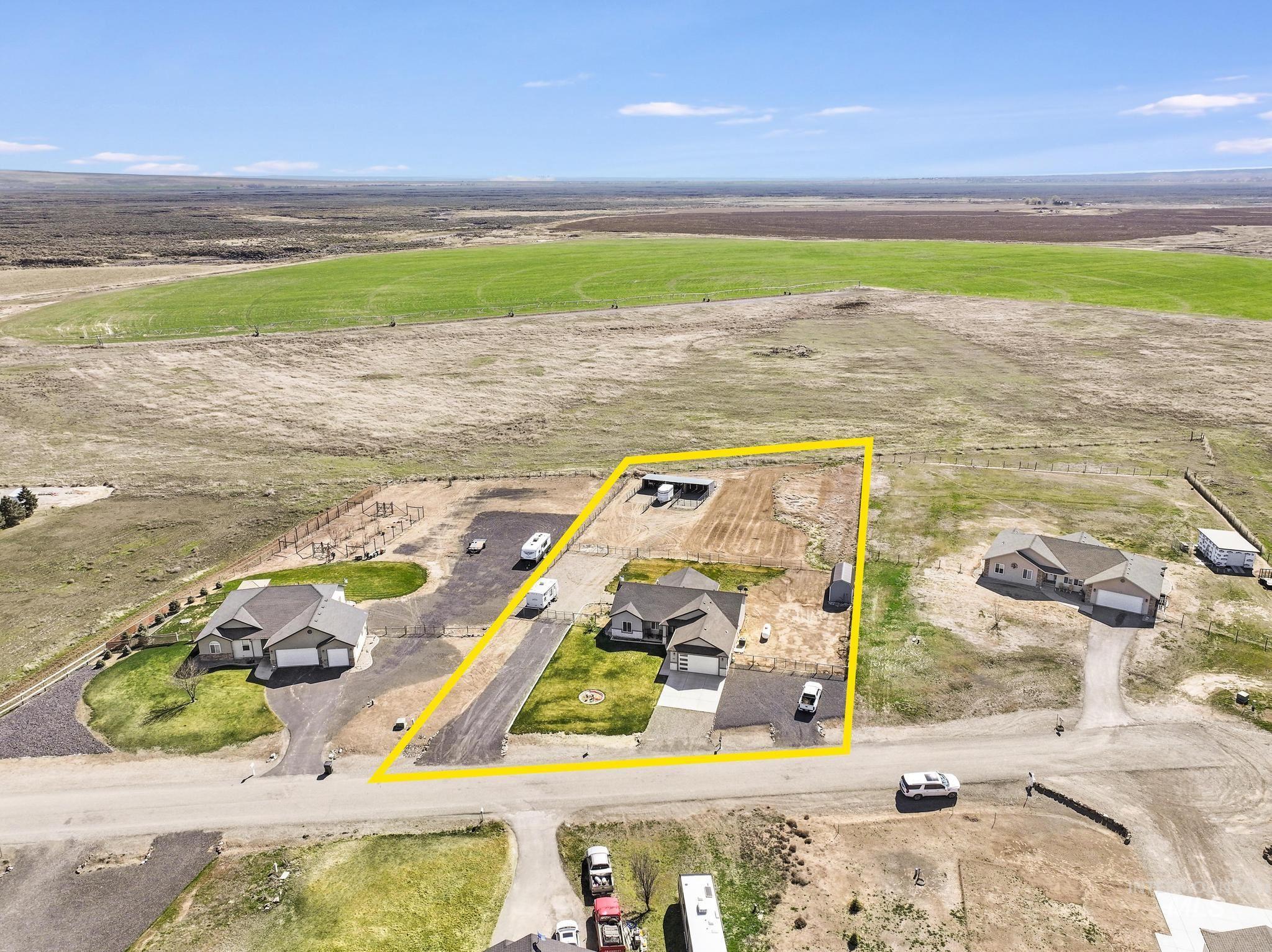 253 Mariposa Cir, Shoshone, Idaho 83352, 3 Bedrooms, 2 Bathrooms, Residential For Sale, Price $449,990,MLS 98978883