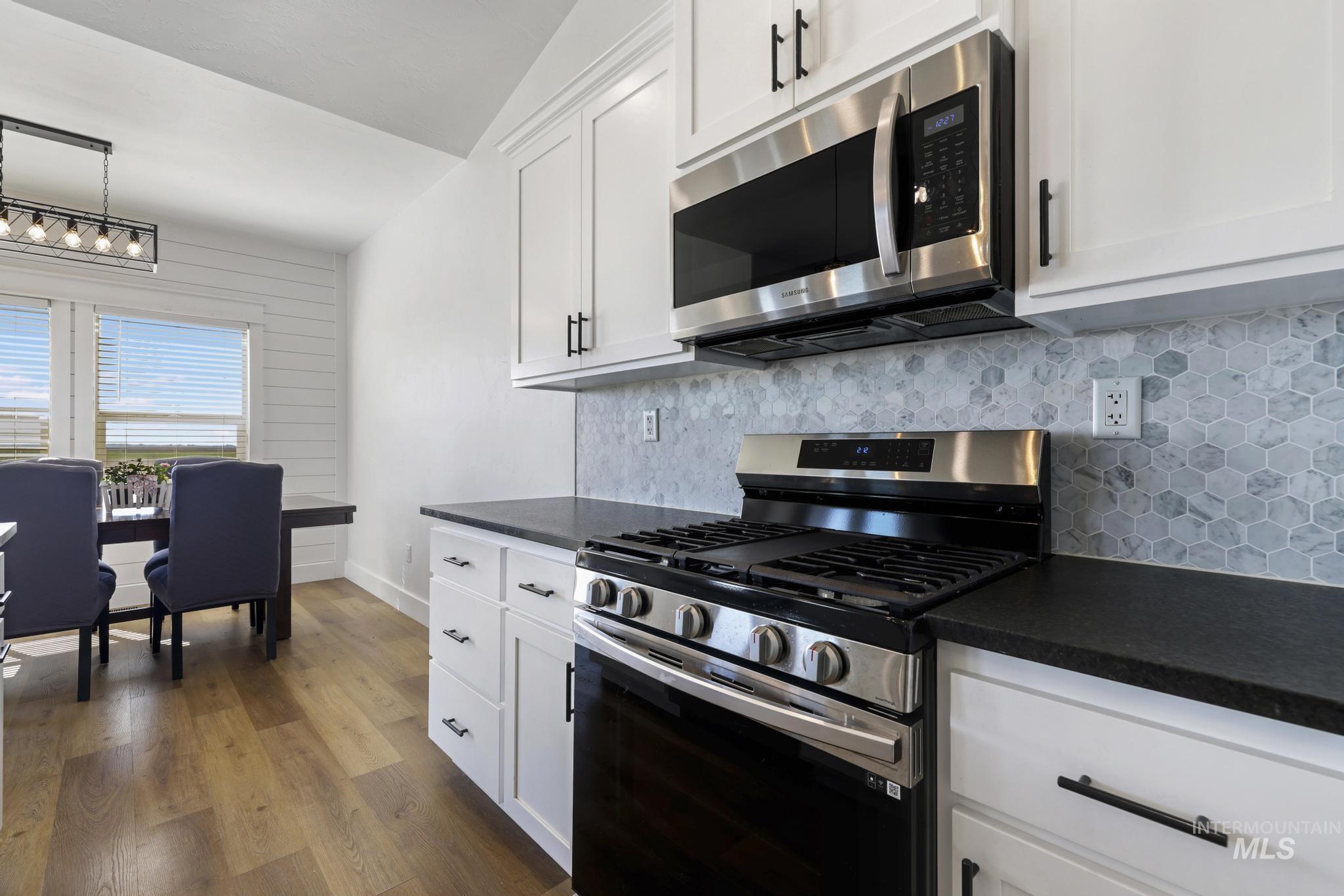 253 Mariposa Cir, Shoshone, Idaho 83352, 3 Bedrooms, 2 Bathrooms, Residential For Sale, Price $449,990,MLS 98978883