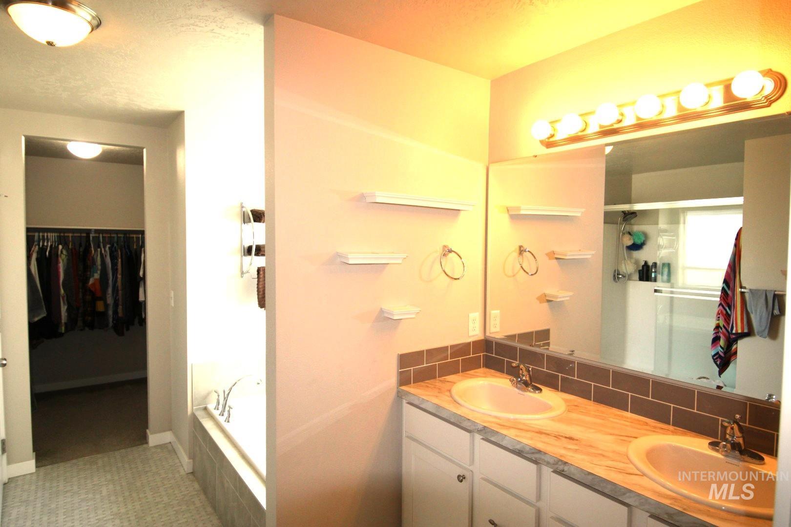 3547 S Trail Ridge Ave, Nampa, Idaho 83686, 4 Bedrooms, 2 Bathrooms, Residential For Sale, Price $439,000,MLS 98978885