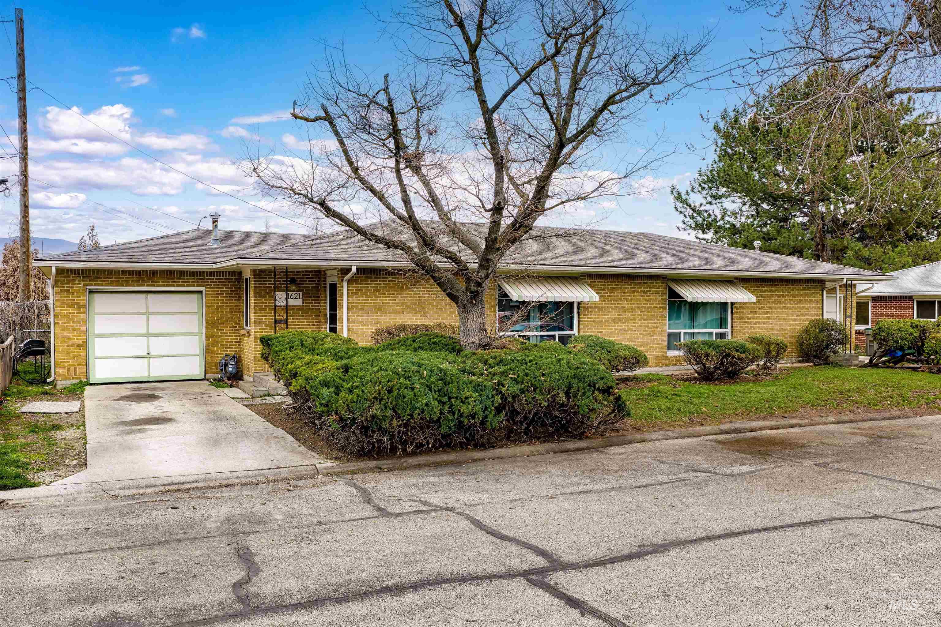 1621 / 1623 W Olympia Dr, Boise, Idaho 83705, 2 Bedrooms, 1 Bathroom, Residential Income For Sale, Price $599,900,MLS 98978886