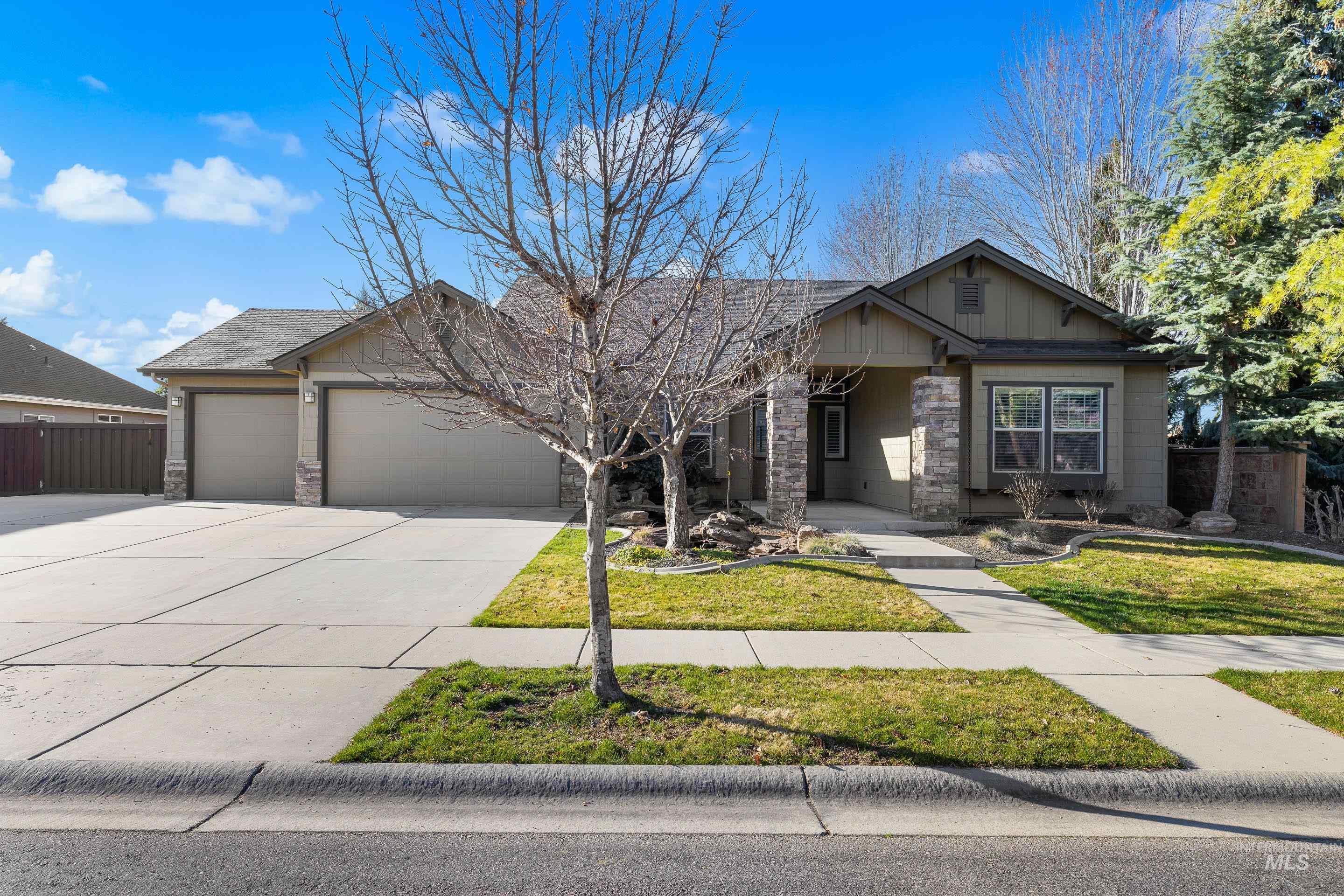 843 E Bonita Canyon, Meridian, Idaho 83646, 4 Bedrooms, 2 Bathrooms, Residential For Sale, Price $749,000, 98978891