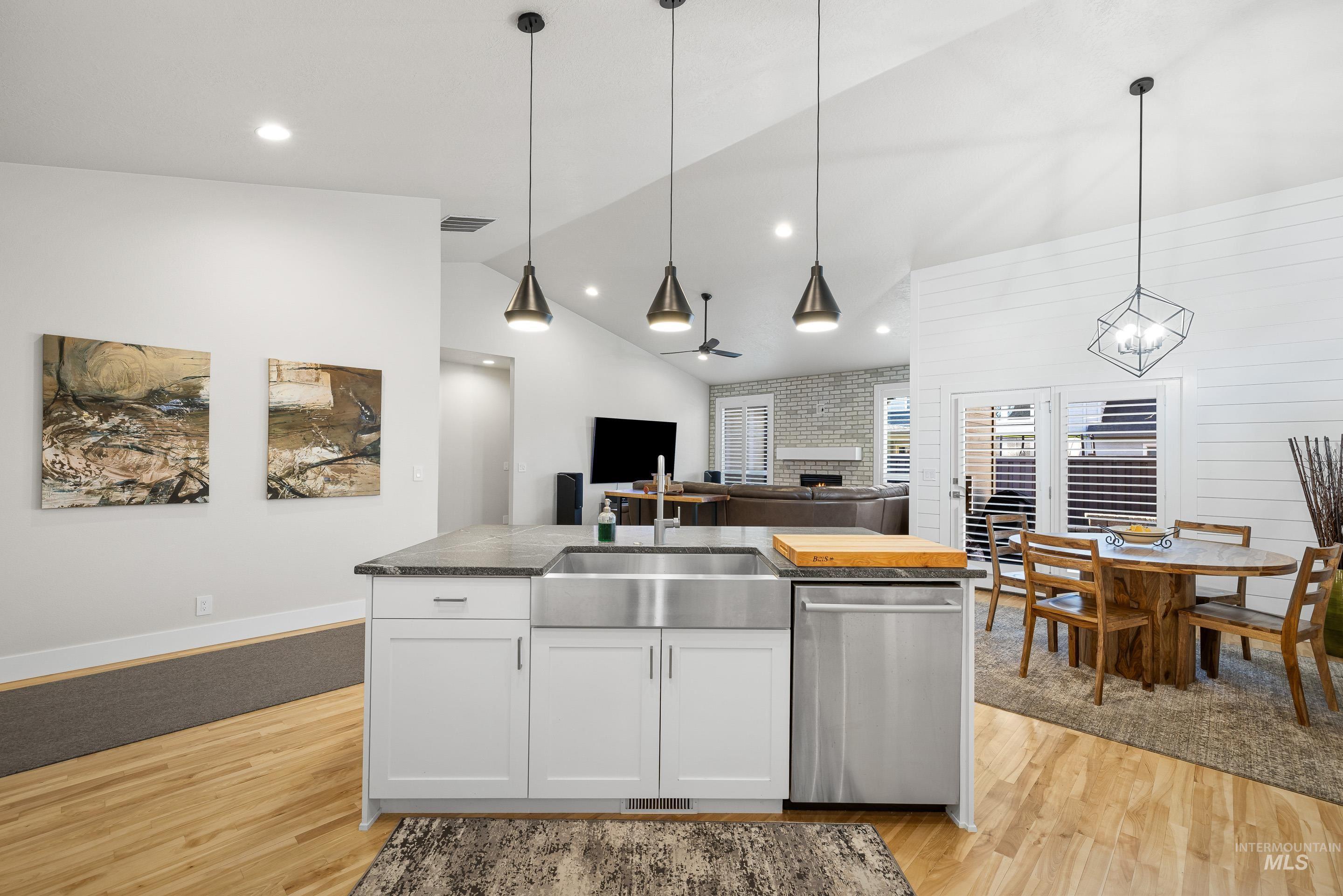 843 E Bonita Canyon, Meridian, Idaho 83646, 4 Bedrooms, 2 Bathrooms, Residential For Sale, Price $749,000, 98978891