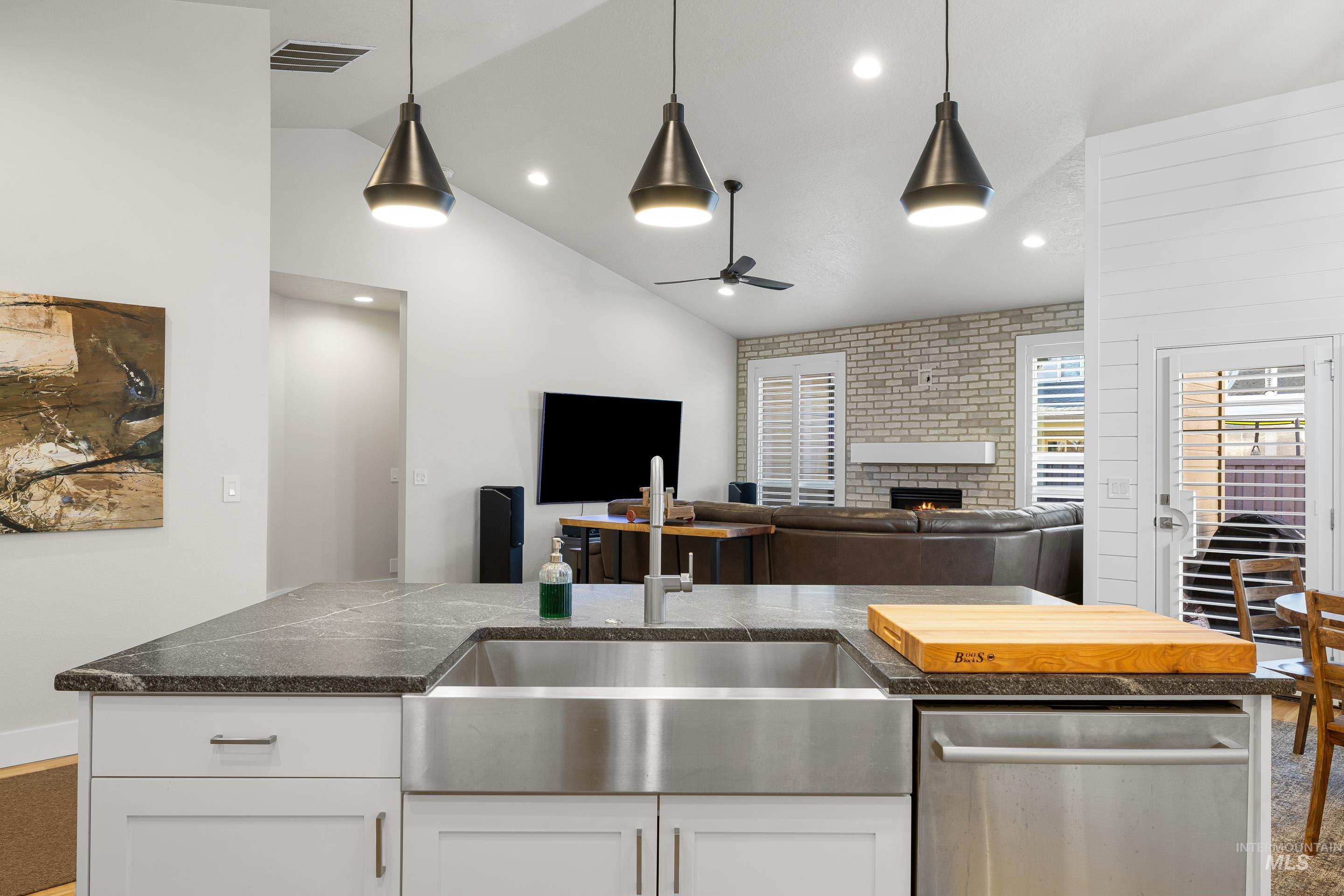 843 E Bonita Canyon, Meridian, Idaho 83646, 4 Bedrooms, 2 Bathrooms, Residential For Sale, Price $749,000, 98978891