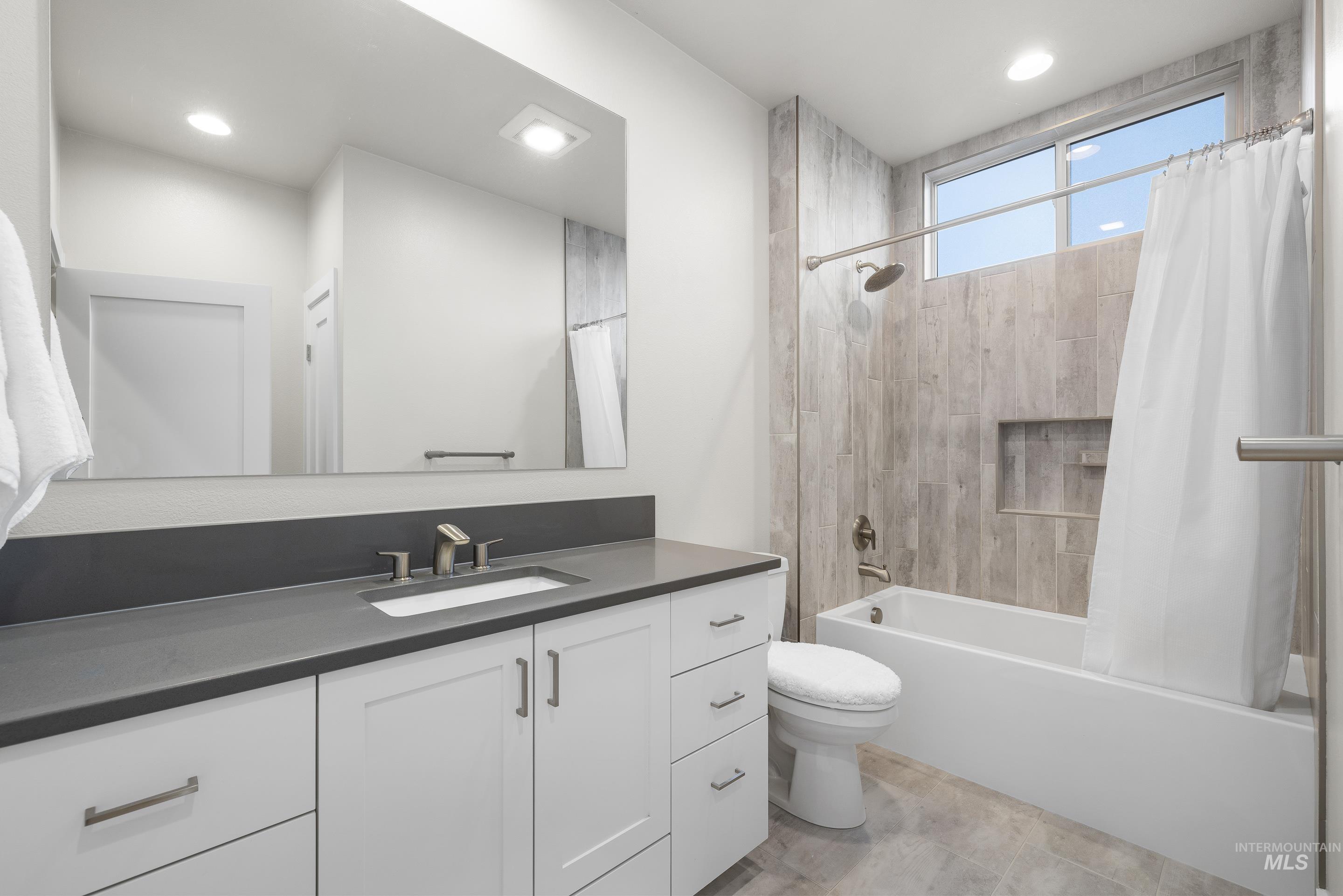 843 E Bonita Canyon, Meridian, Idaho 83646, 4 Bedrooms, 2 Bathrooms, Residential For Sale, Price $749,000, 98978891