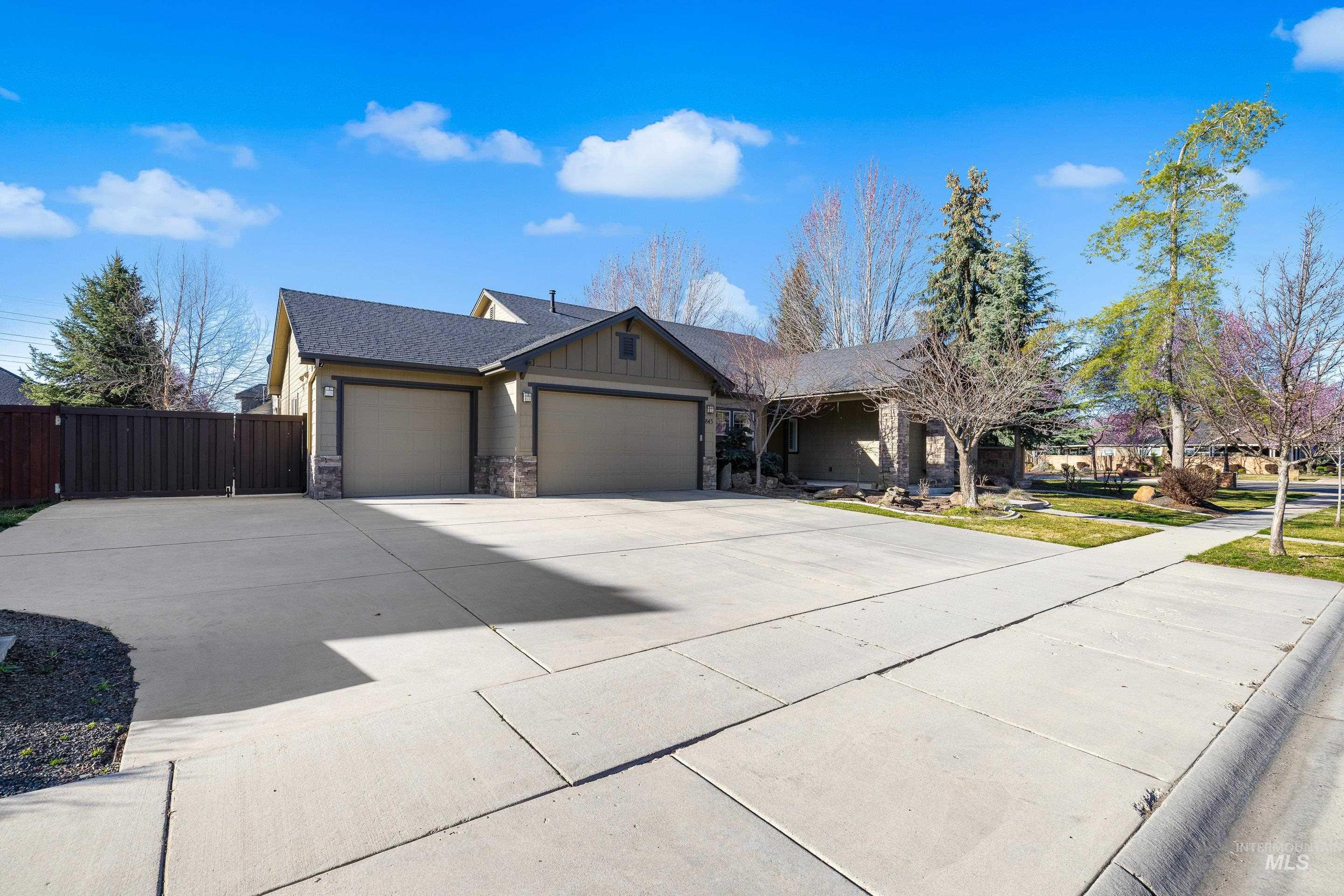 843 E Bonita Canyon, Meridian, Idaho 83646, 4 Bedrooms, 2 Bathrooms, Residential For Sale, Price $749,000, 98978891