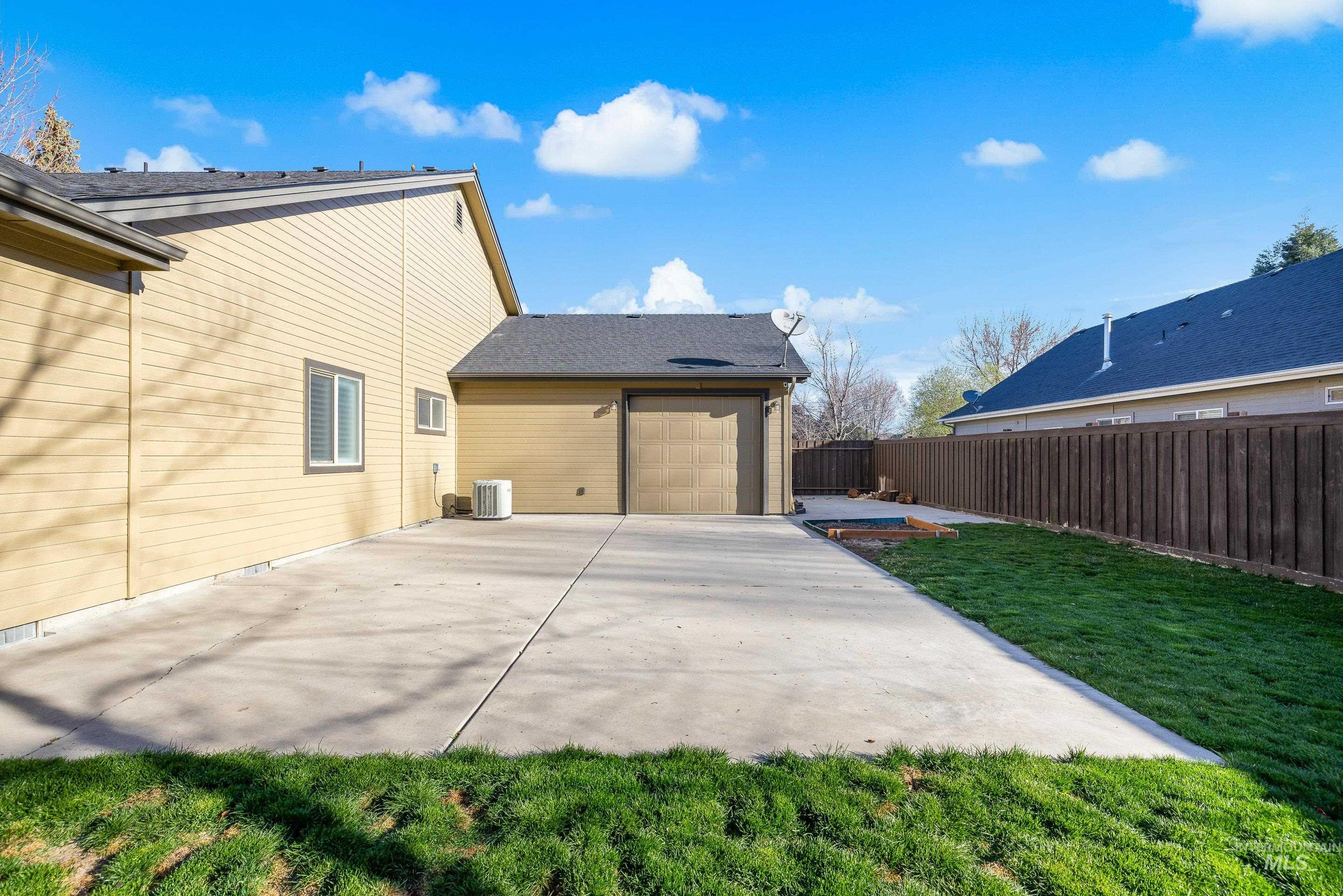 843 E Bonita Canyon, Meridian, Idaho 83646, 4 Bedrooms, 2 Bathrooms, Residential For Sale, Price $749,000, 98978891