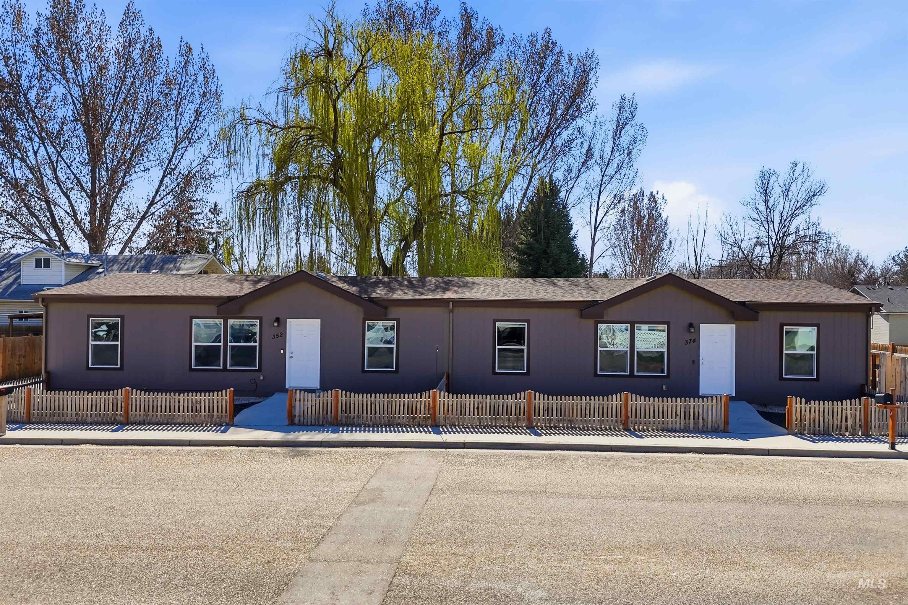 352 & 374 E E Idaho St, Middleton, Idaho 83644, 3 Bedrooms, 2 Bathrooms, Residential Income For Sale, Price $600,000,MLS 98978894