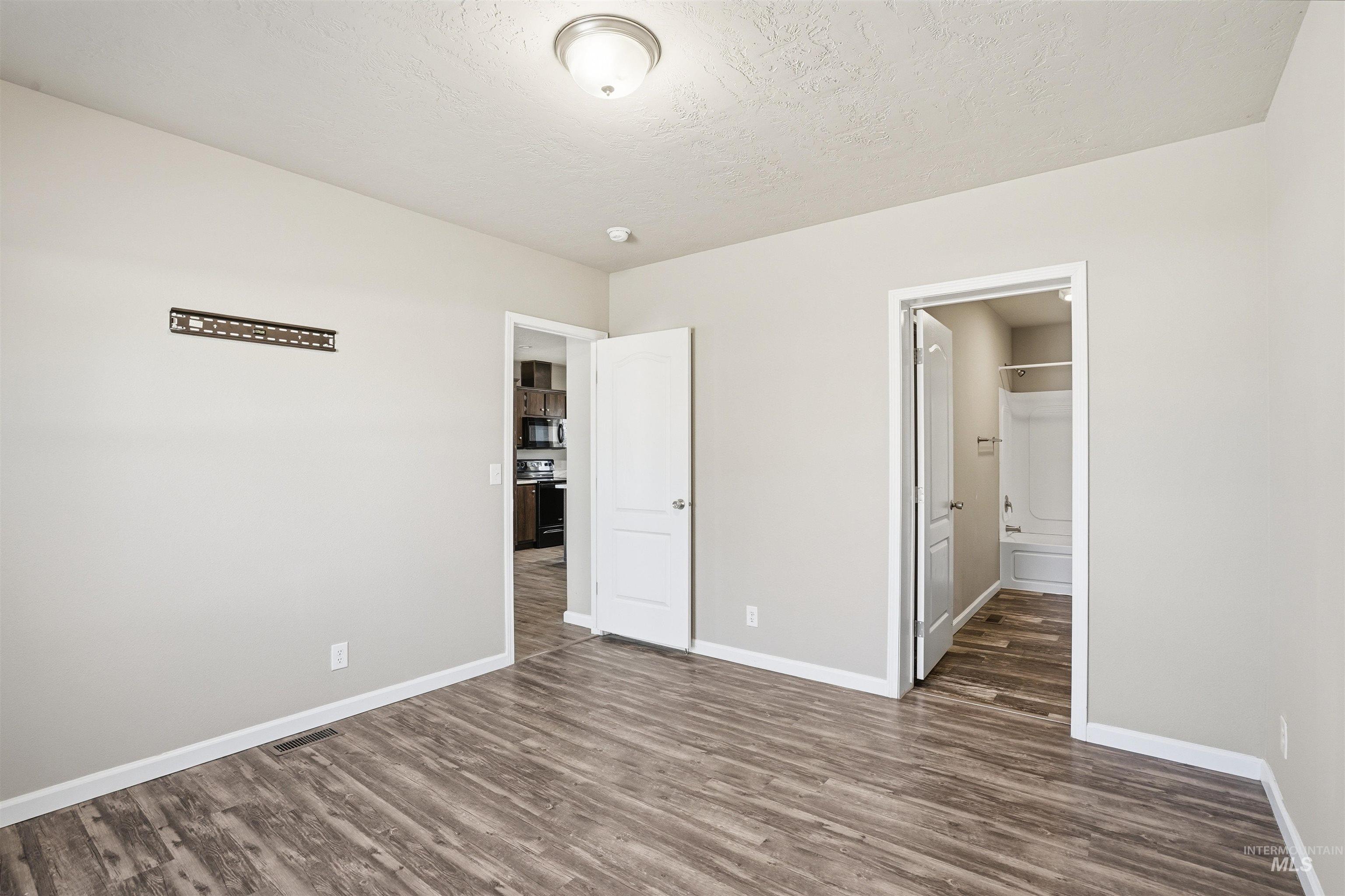 352 & 374 E E Idaho St, Middleton, Idaho 83644, 3 Bedrooms, 2 Bathrooms, Residential Income For Sale, Price $600,000,MLS 98978894