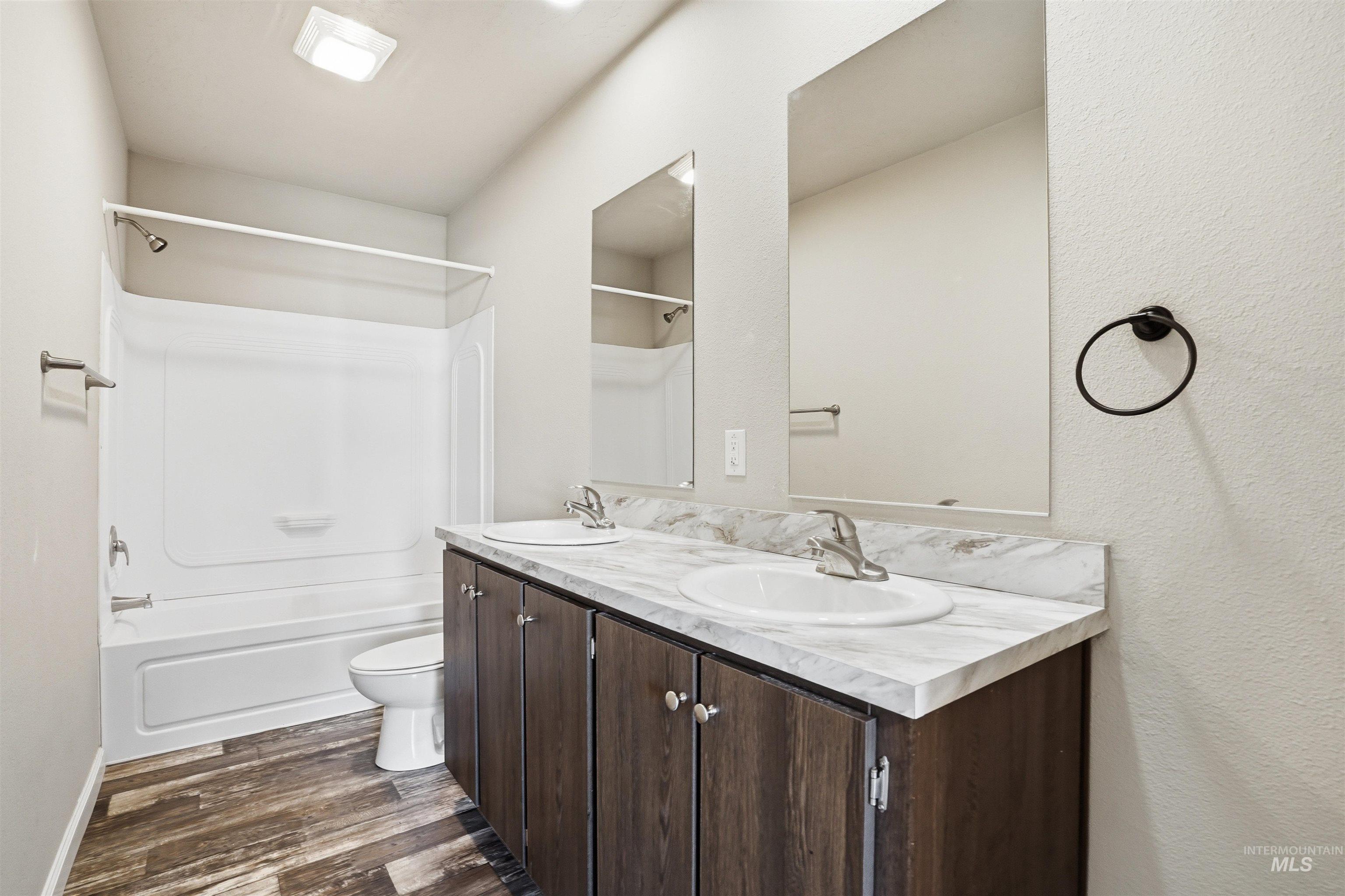 352 & 374 E E Idaho St, Middleton, Idaho 83644, 3 Bedrooms, 2 Bathrooms, Residential Income For Sale, Price $600,000,MLS 98978894