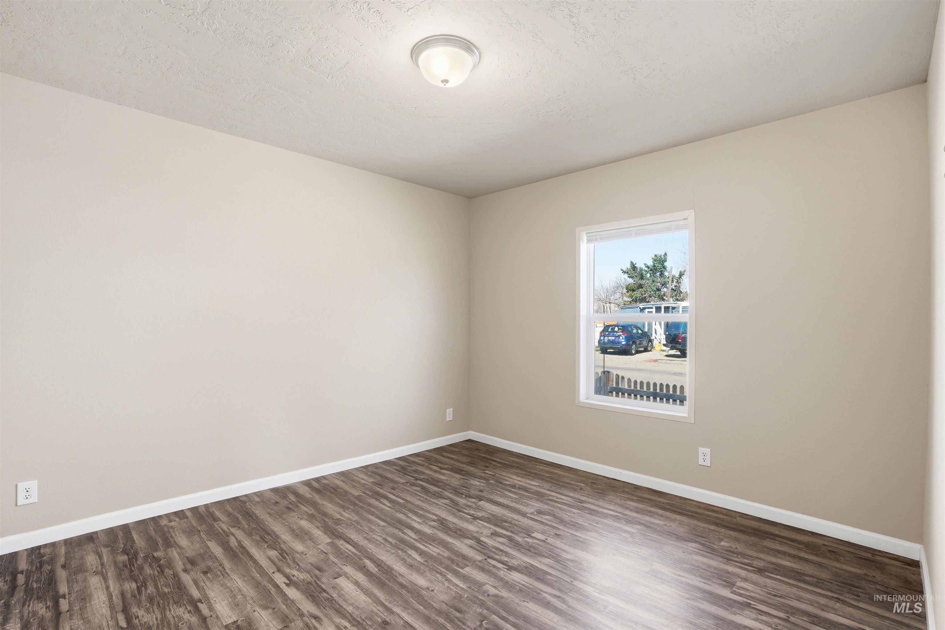 352 & 374 E E Idaho St, Middleton, Idaho 83644, 3 Bedrooms, 2 Bathrooms, Residential Income For Sale, Price $600,000,MLS 98978894