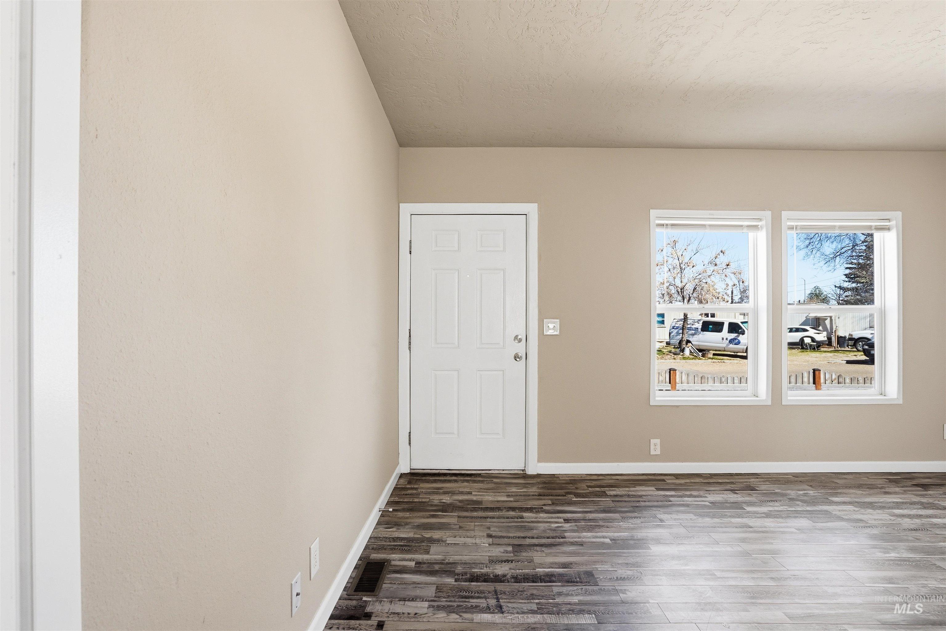 352 & 374 E E Idaho St, Middleton, Idaho 83644, 3 Bedrooms, 2 Bathrooms, Residential Income For Sale, Price $600,000,MLS 98978894