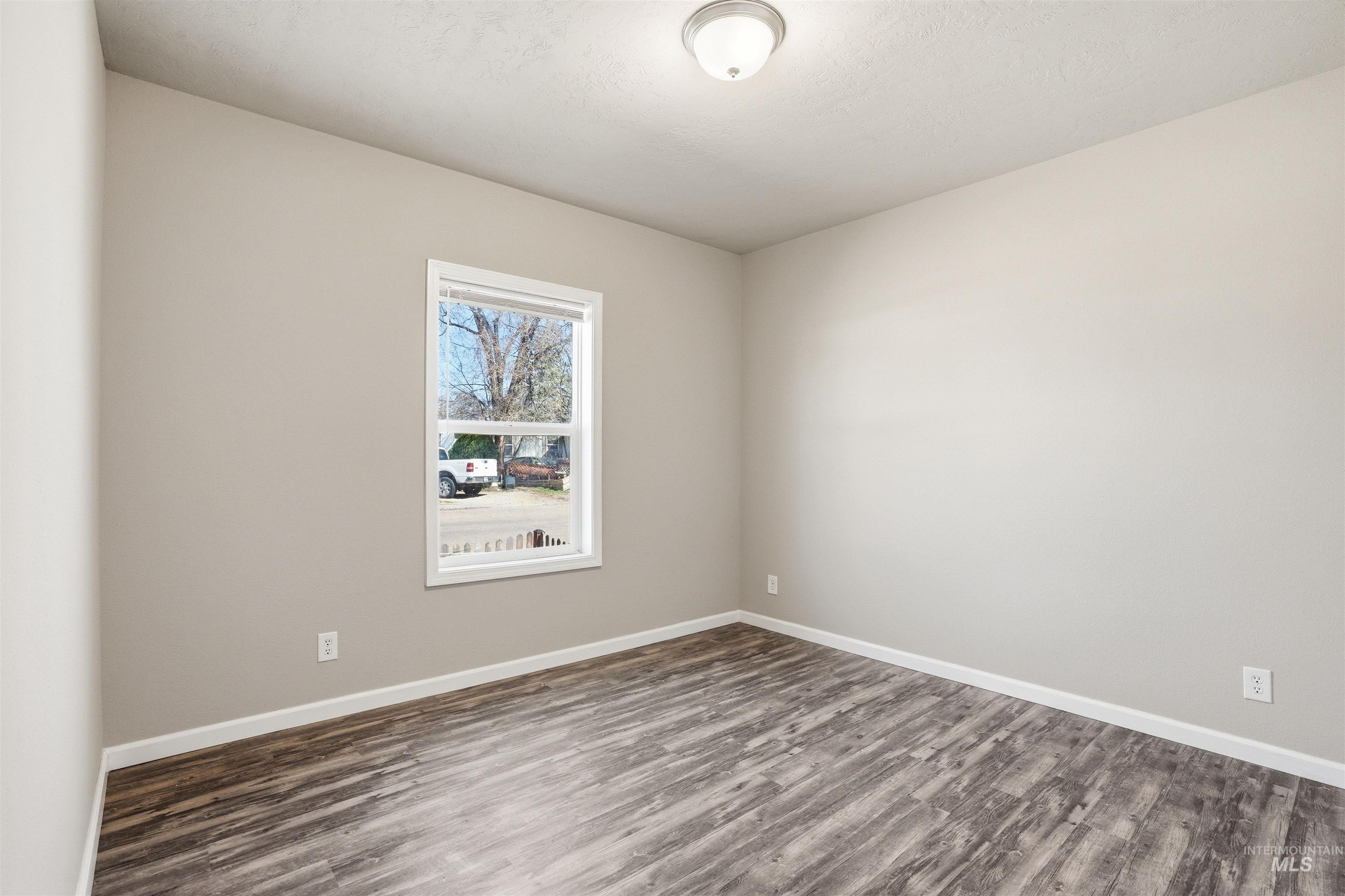 352 & 374 E E Idaho St, Middleton, Idaho 83644, 3 Bedrooms, 2 Bathrooms, Residential Income For Sale, Price $600,000,MLS 98978894