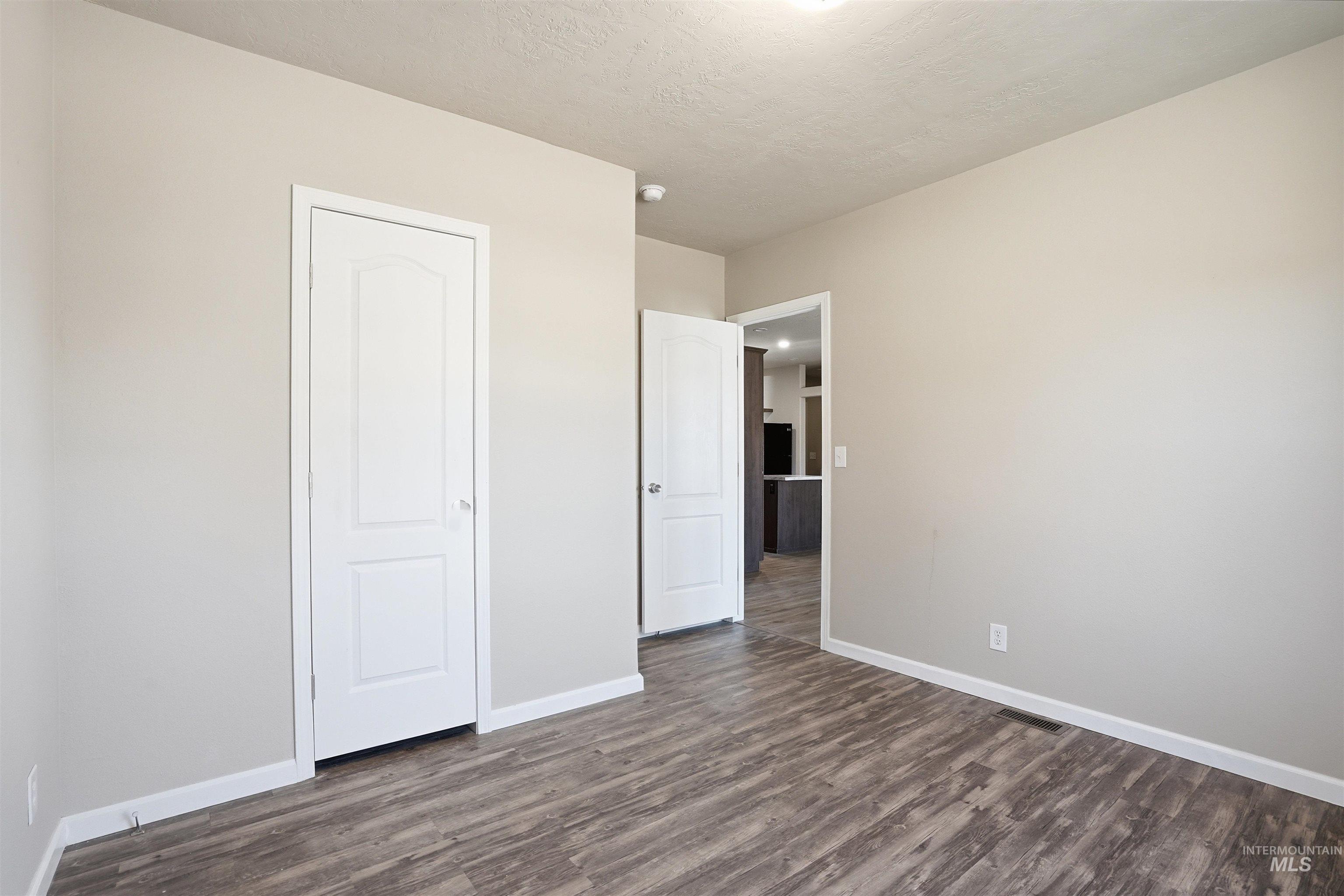 352 & 374 E E Idaho St, Middleton, Idaho 83644, 3 Bedrooms, 2 Bathrooms, Residential Income For Sale, Price $600,000,MLS 98978894