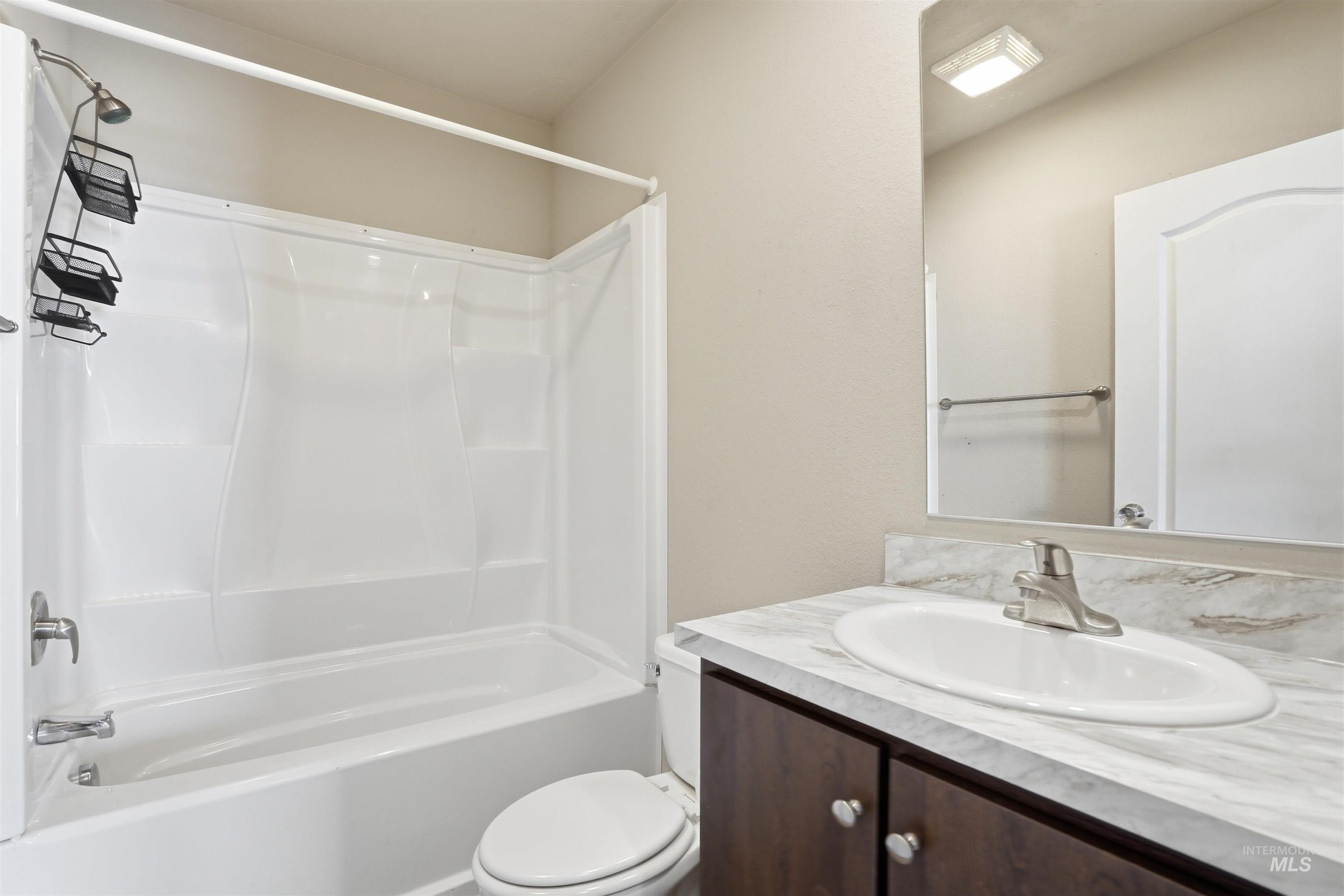 352 & 374 E E Idaho St, Middleton, Idaho 83644, 3 Bedrooms, 2 Bathrooms, Residential Income For Sale, Price $600,000,MLS 98978894