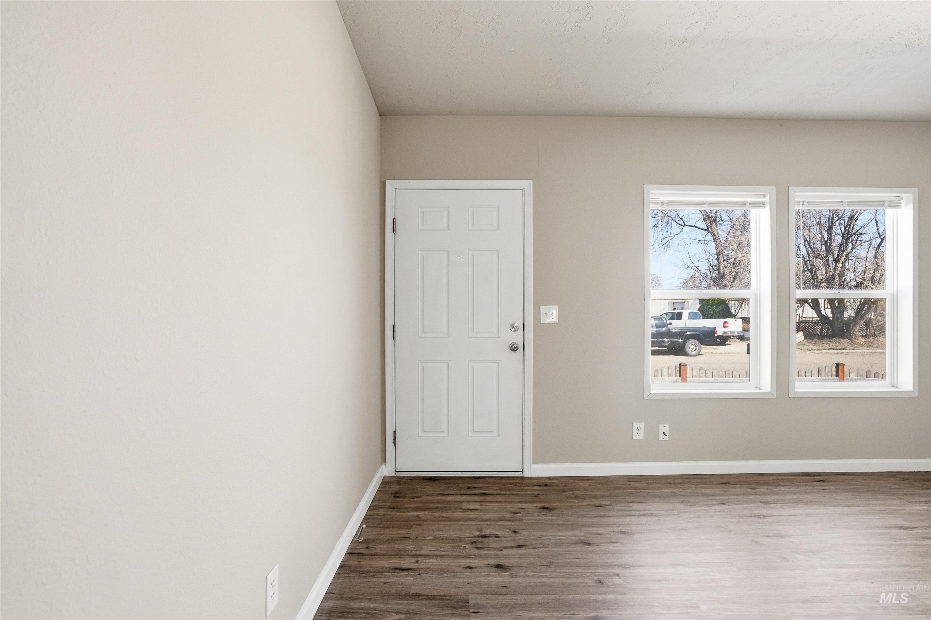 352 & 374 E E Idaho St, Middleton, Idaho 83644, 3 Bedrooms, 2 Bathrooms, Residential Income For Sale, Price $600,000,MLS 98978894