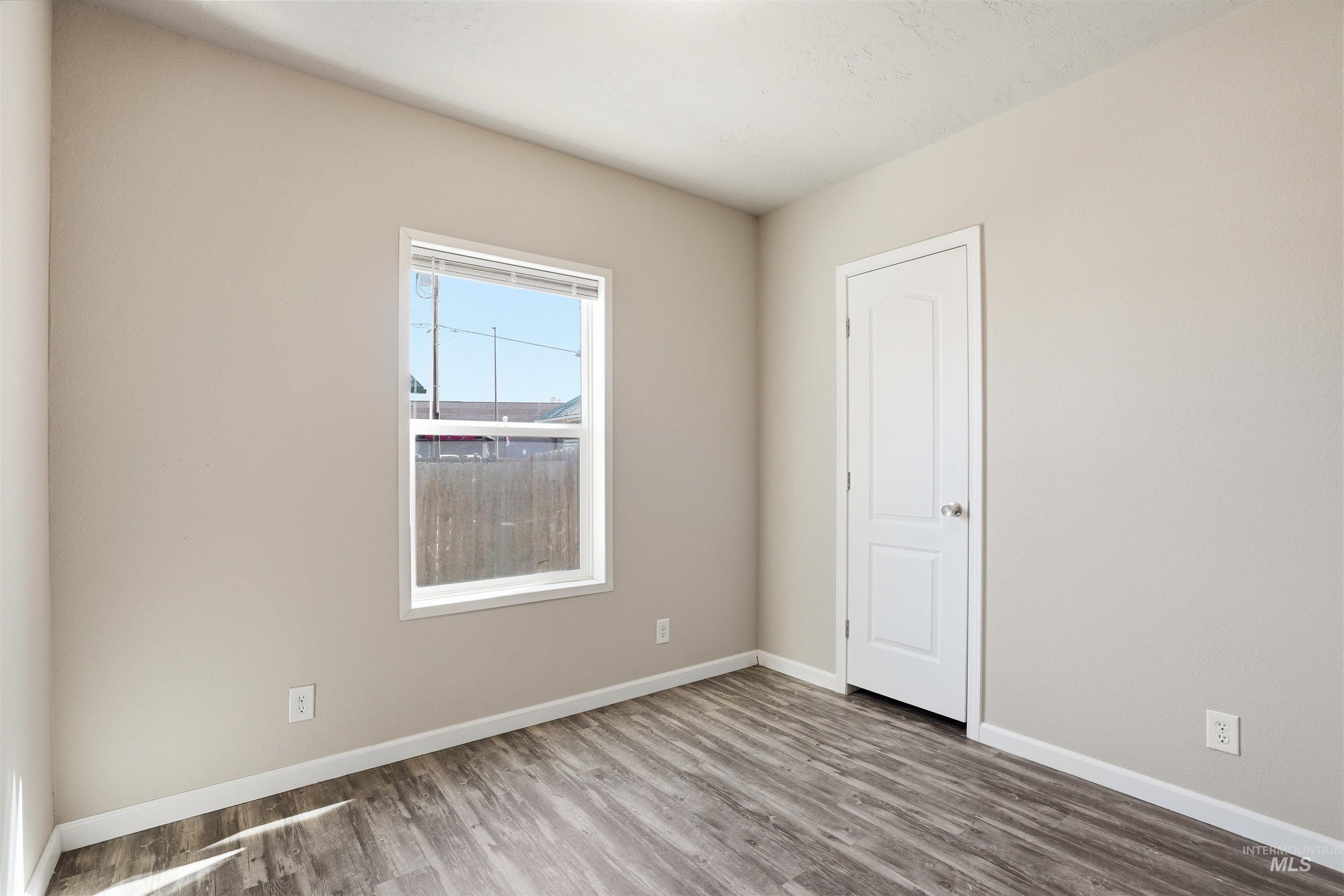 352 & 374 E E Idaho St, Middleton, Idaho 83644, 3 Bedrooms, 2 Bathrooms, Residential Income For Sale, Price $600,000,MLS 98978894