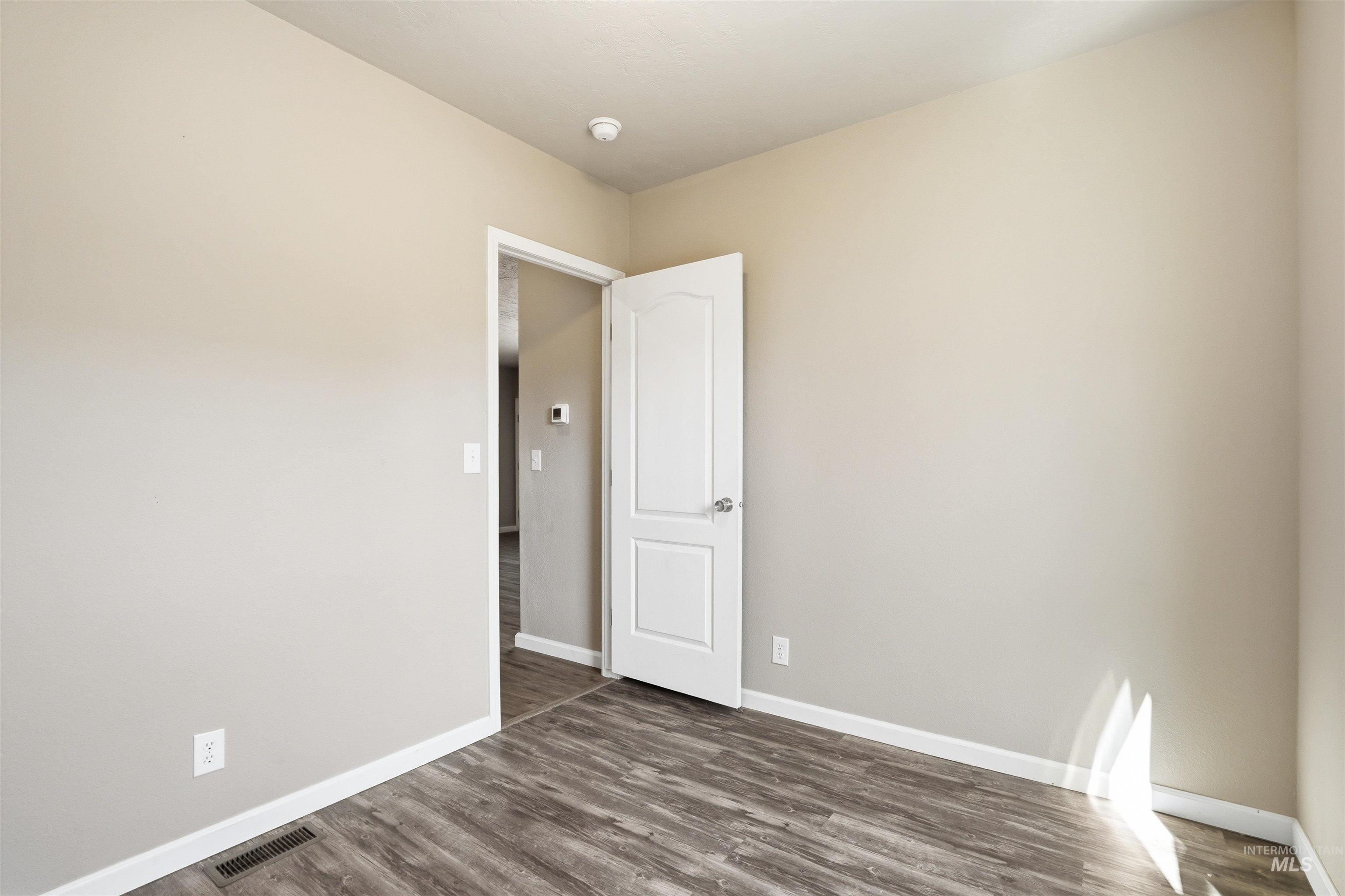 352 & 374 E E Idaho St, Middleton, Idaho 83644, 3 Bedrooms, 2 Bathrooms, Residential Income For Sale, Price $600,000,MLS 98978894