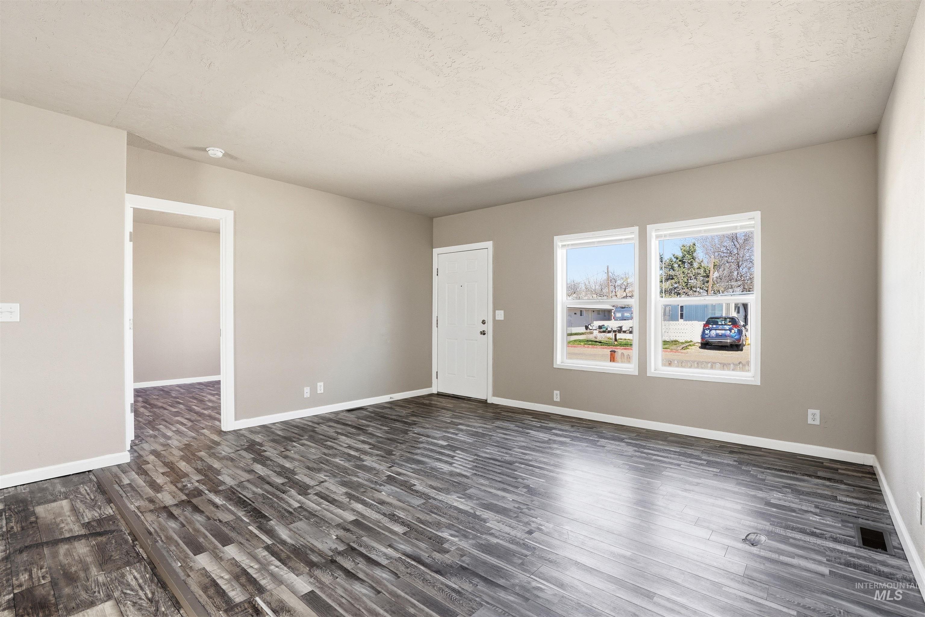 352 & 374 E E Idaho St, Middleton, Idaho 83644, 3 Bedrooms, 2 Bathrooms, Residential Income For Sale, Price $600,000,MLS 98978894