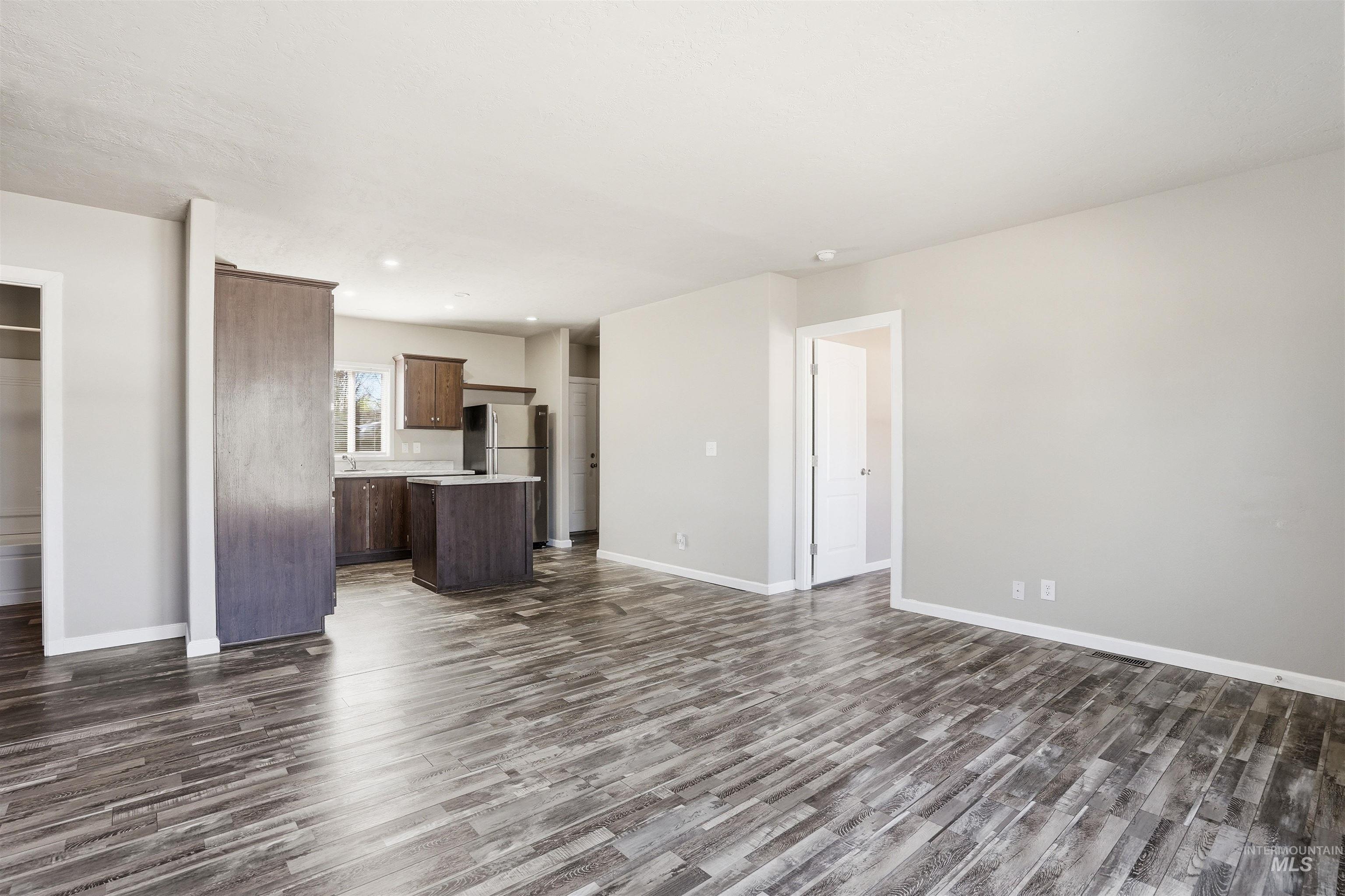 352 & 374 E E Idaho St, Middleton, Idaho 83644, 3 Bedrooms, 2 Bathrooms, Residential Income For Sale, Price $600,000,MLS 98978894