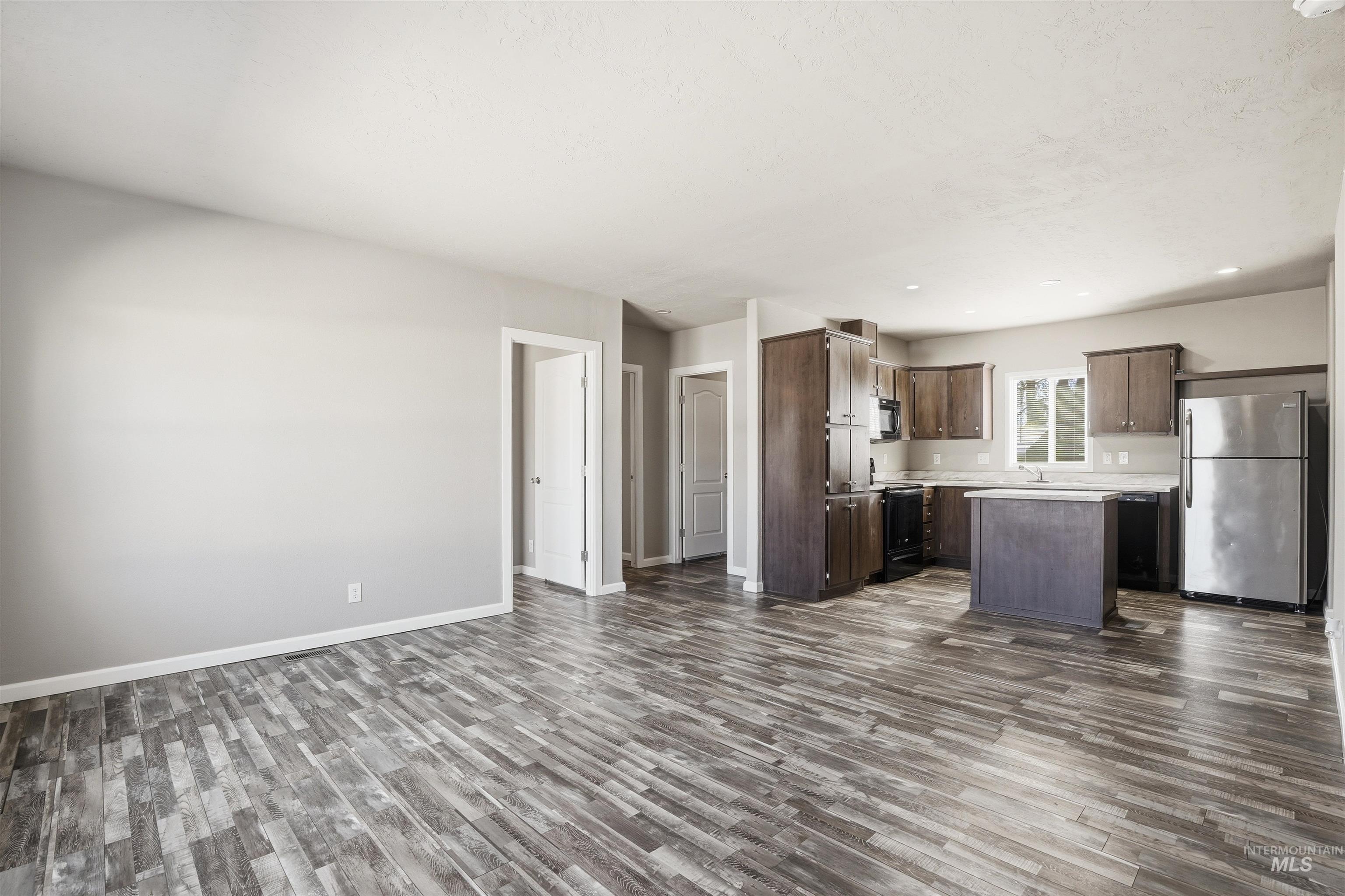 352 & 374 E E Idaho St, Middleton, Idaho 83644, 3 Bedrooms, 2 Bathrooms, Residential Income For Sale, Price $600,000,MLS 98978894