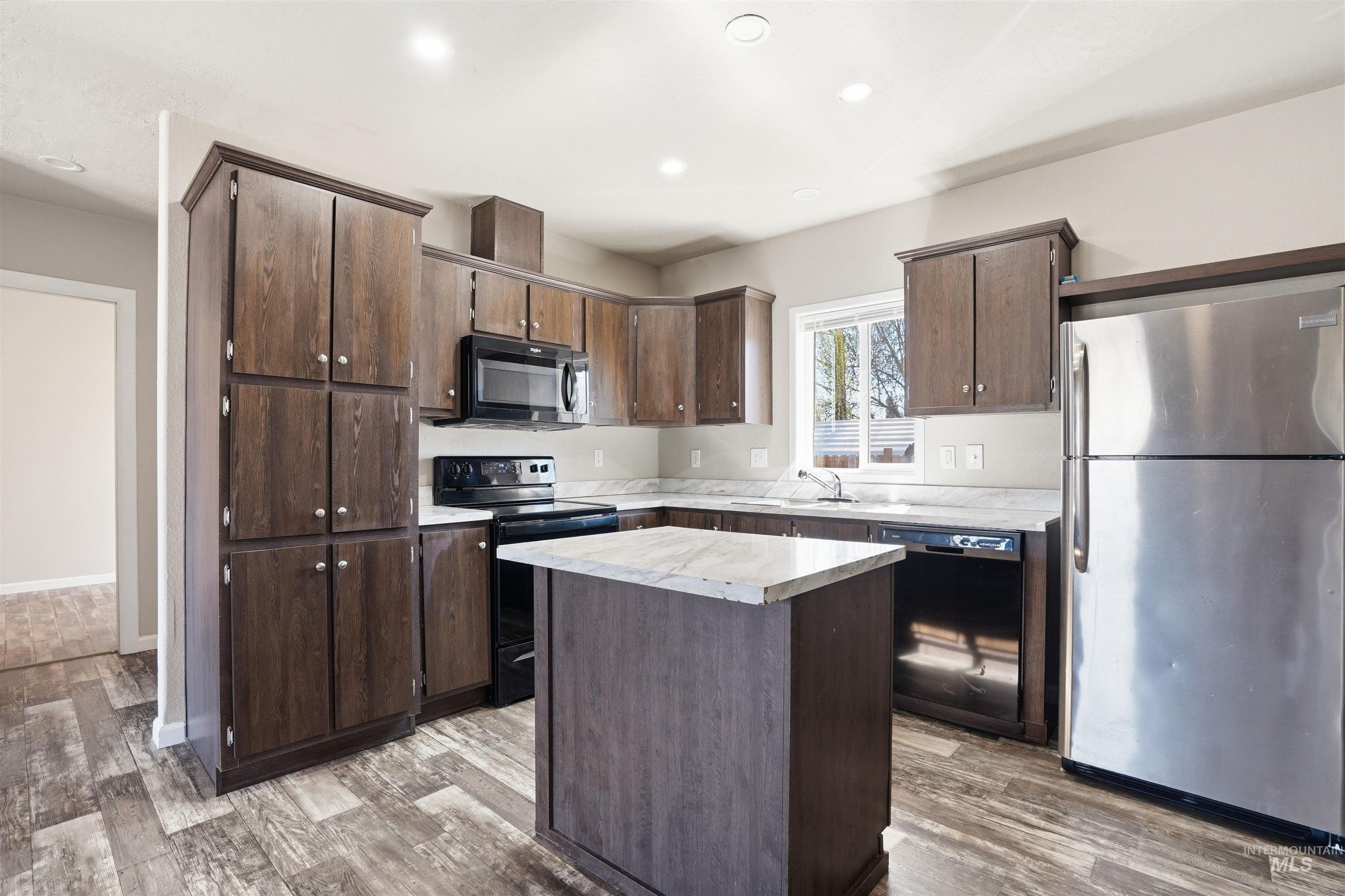 352 & 374 E E Idaho St, Middleton, Idaho 83644, 3 Bedrooms, 2 Bathrooms, Residential Income For Sale, Price $600,000,MLS 98978894