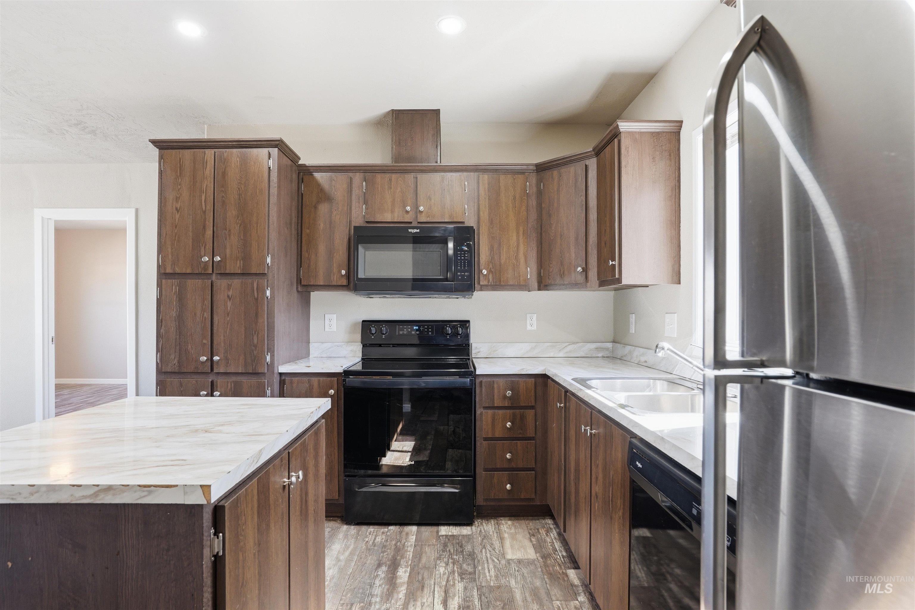 352 & 374 E E Idaho St, Middleton, Idaho 83644, 3 Bedrooms, 2 Bathrooms, Residential Income For Sale, Price $600,000,MLS 98978894