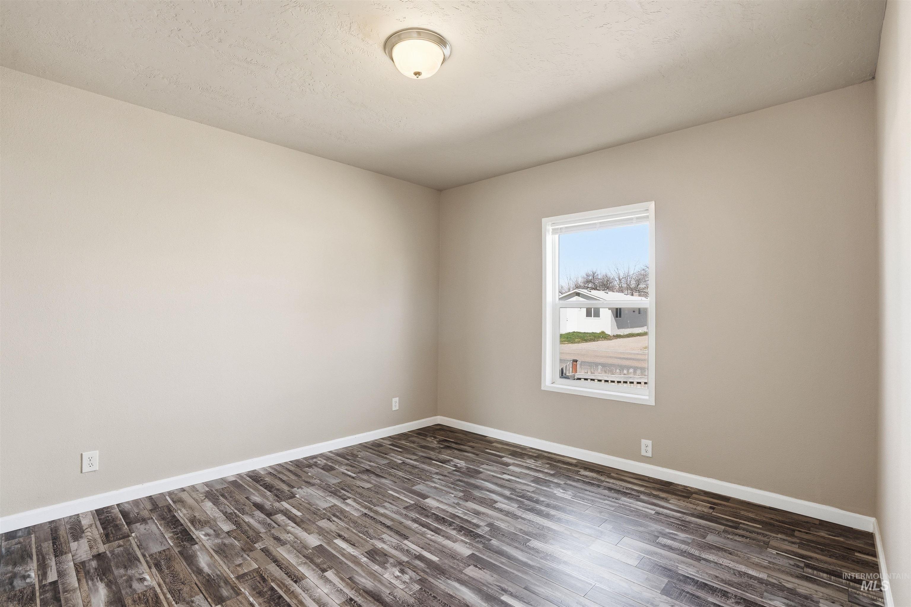 352 & 374 E E Idaho St, Middleton, Idaho 83644, 3 Bedrooms, 2 Bathrooms, Residential Income For Sale, Price $600,000,MLS 98978894