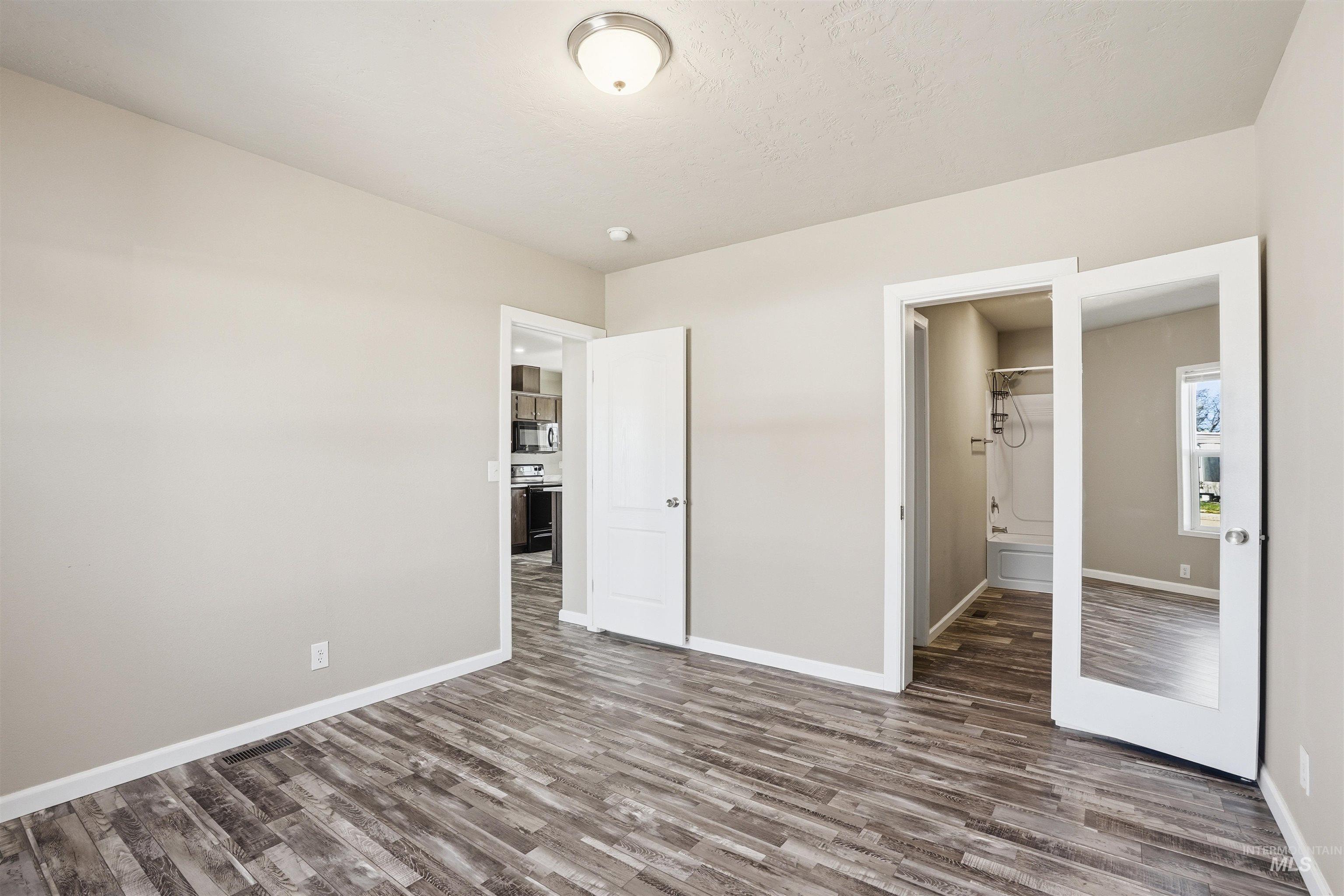 352 & 374 E E Idaho St, Middleton, Idaho 83644, 3 Bedrooms, 2 Bathrooms, Residential Income For Sale, Price $600,000,MLS 98978894