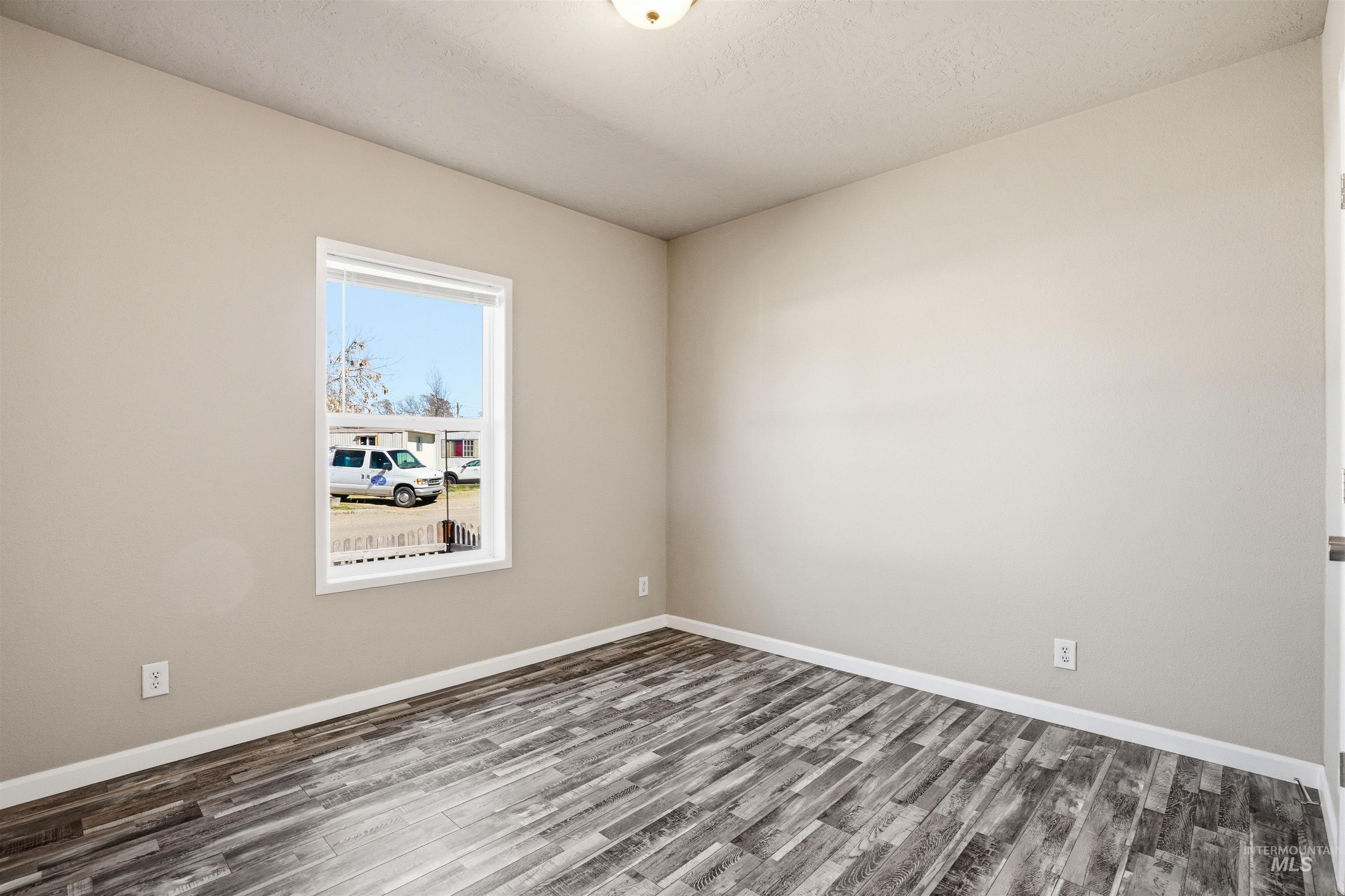 352 & 374 E E Idaho St, Middleton, Idaho 83644, 3 Bedrooms, 2 Bathrooms, Residential Income For Sale, Price $600,000,MLS 98978894