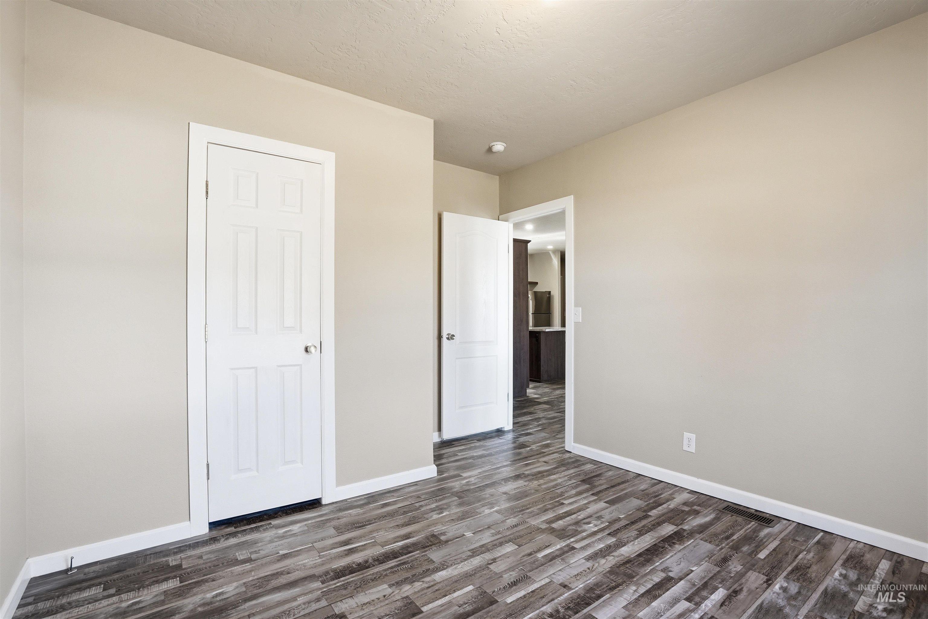 352 & 374 E E Idaho St, Middleton, Idaho 83644, 3 Bedrooms, 2 Bathrooms, Residential Income For Sale, Price $600,000,MLS 98978894