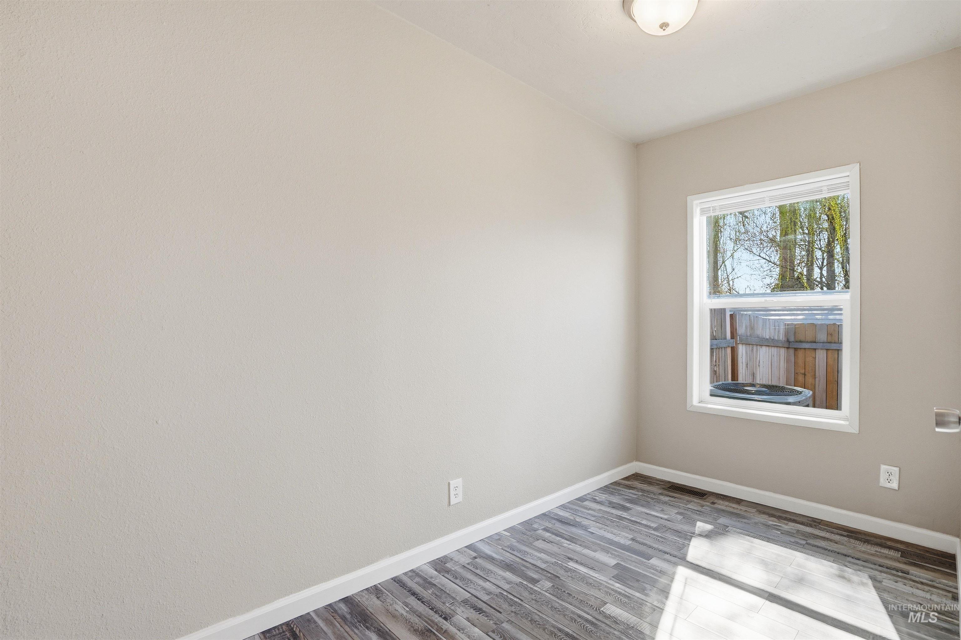 352 & 374 E E Idaho St, Middleton, Idaho 83644, 3 Bedrooms, 2 Bathrooms, Residential Income For Sale, Price $600,000,MLS 98978894