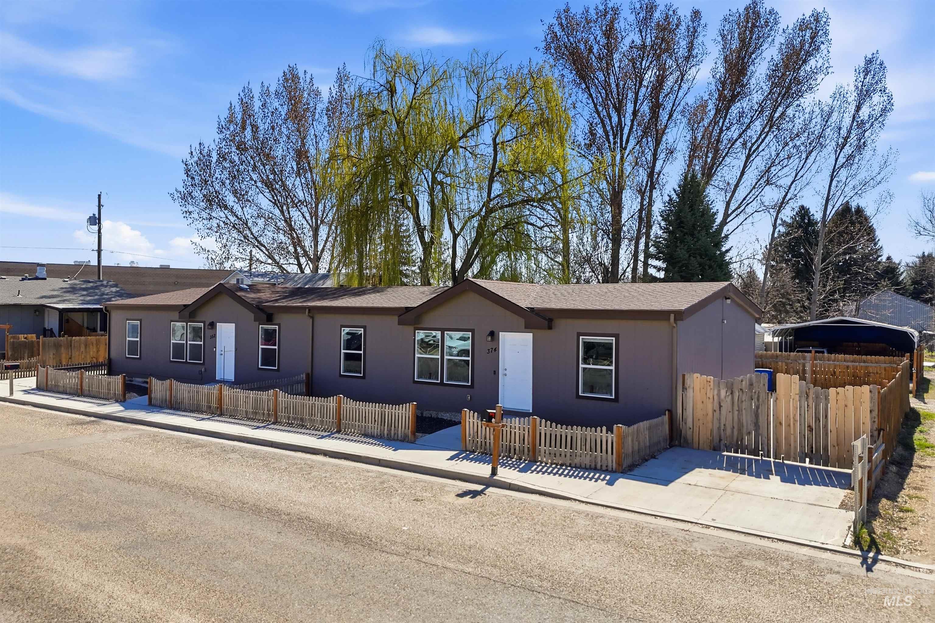 352 & 374 E E Idaho St, Middleton, Idaho 83644, 3 Bedrooms, 2 Bathrooms, Residential Income For Sale, Price $600,000,MLS 98978894