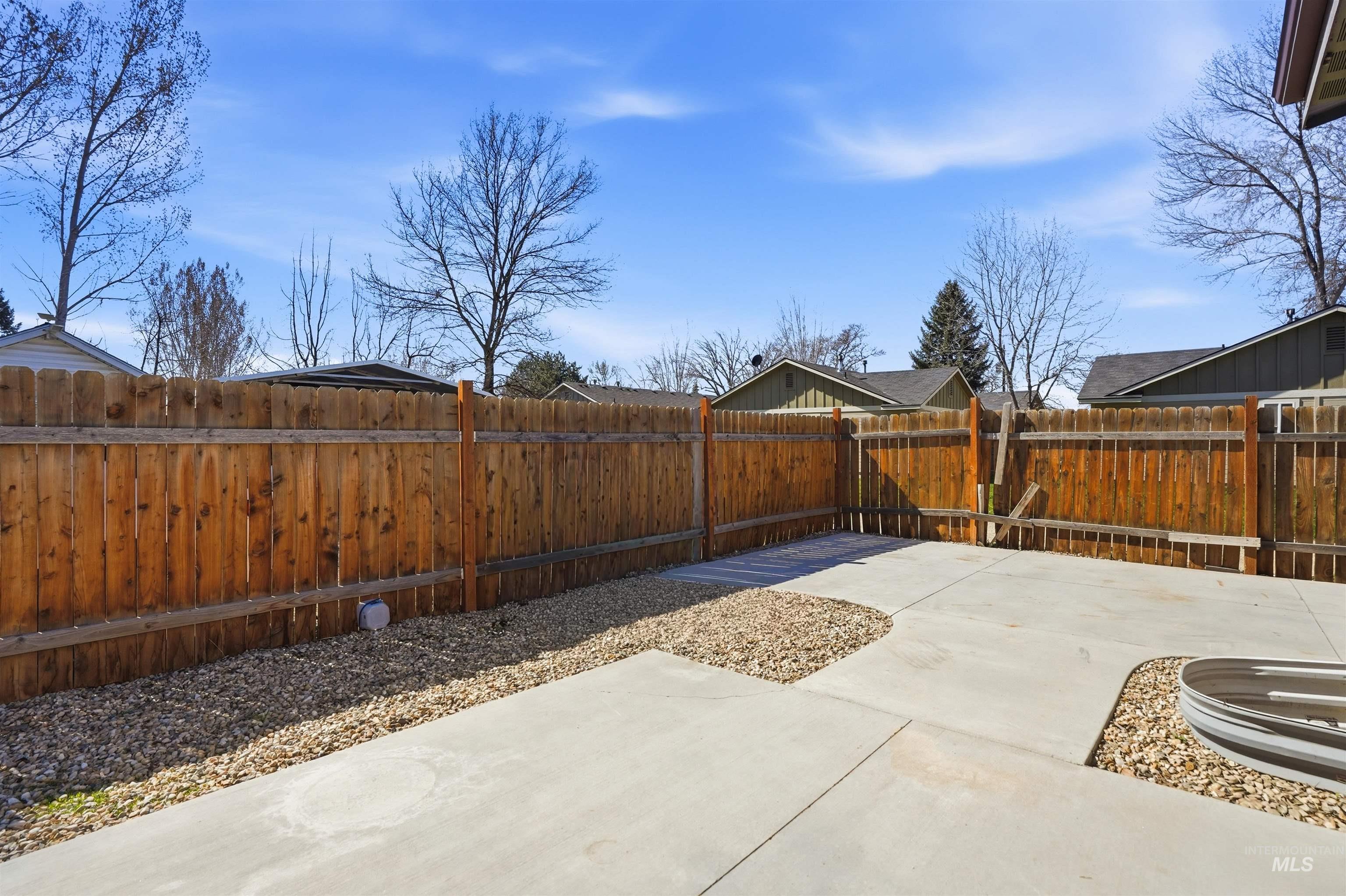 352 & 374 E E Idaho St, Middleton, Idaho 83644, 3 Bedrooms, 2 Bathrooms, Residential Income For Sale, Price $600,000,MLS 98978894