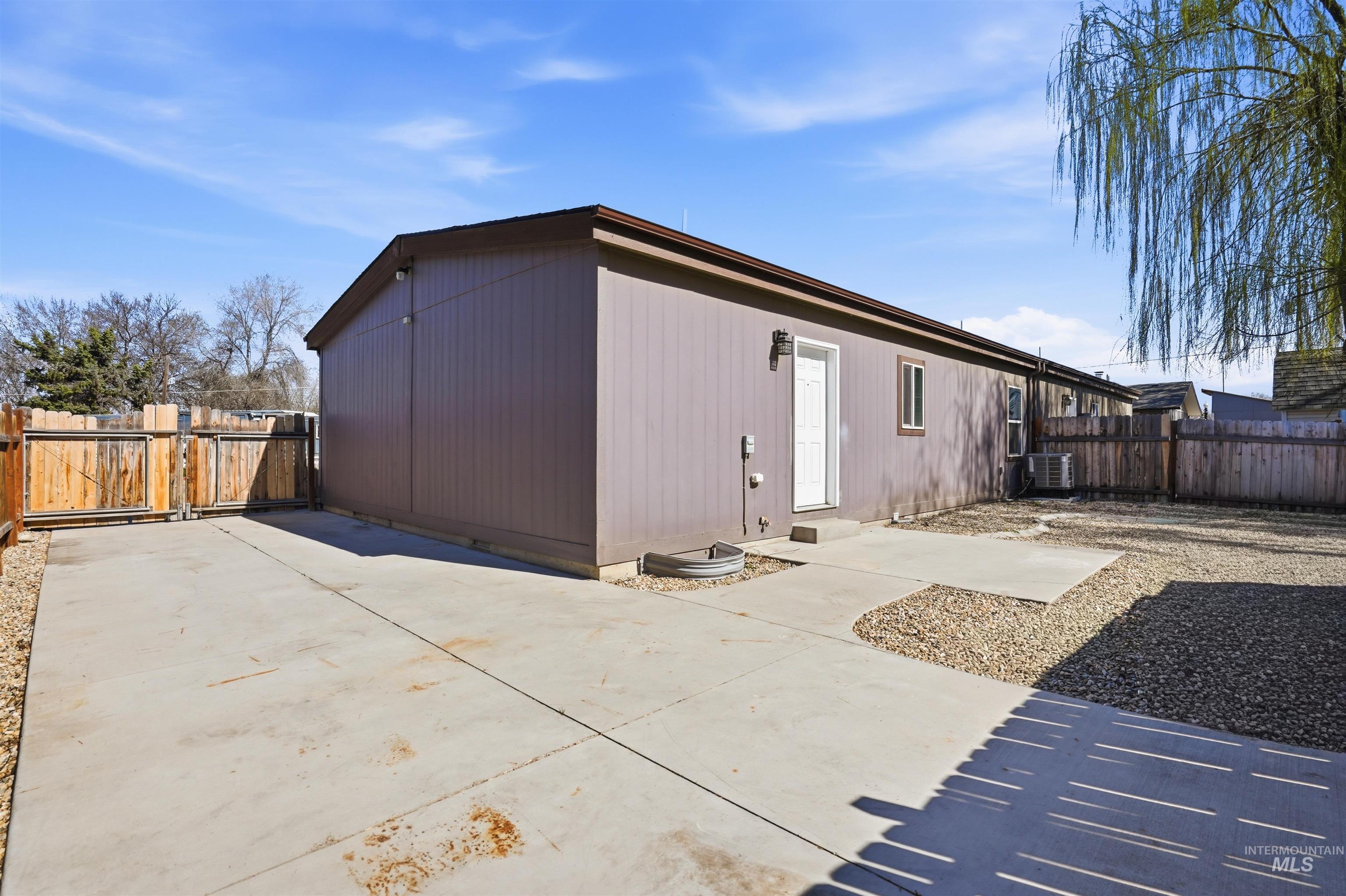 352 & 374 E E Idaho St, Middleton, Idaho 83644, 3 Bedrooms, 2 Bathrooms, Residential Income For Sale, Price $600,000,MLS 98978894