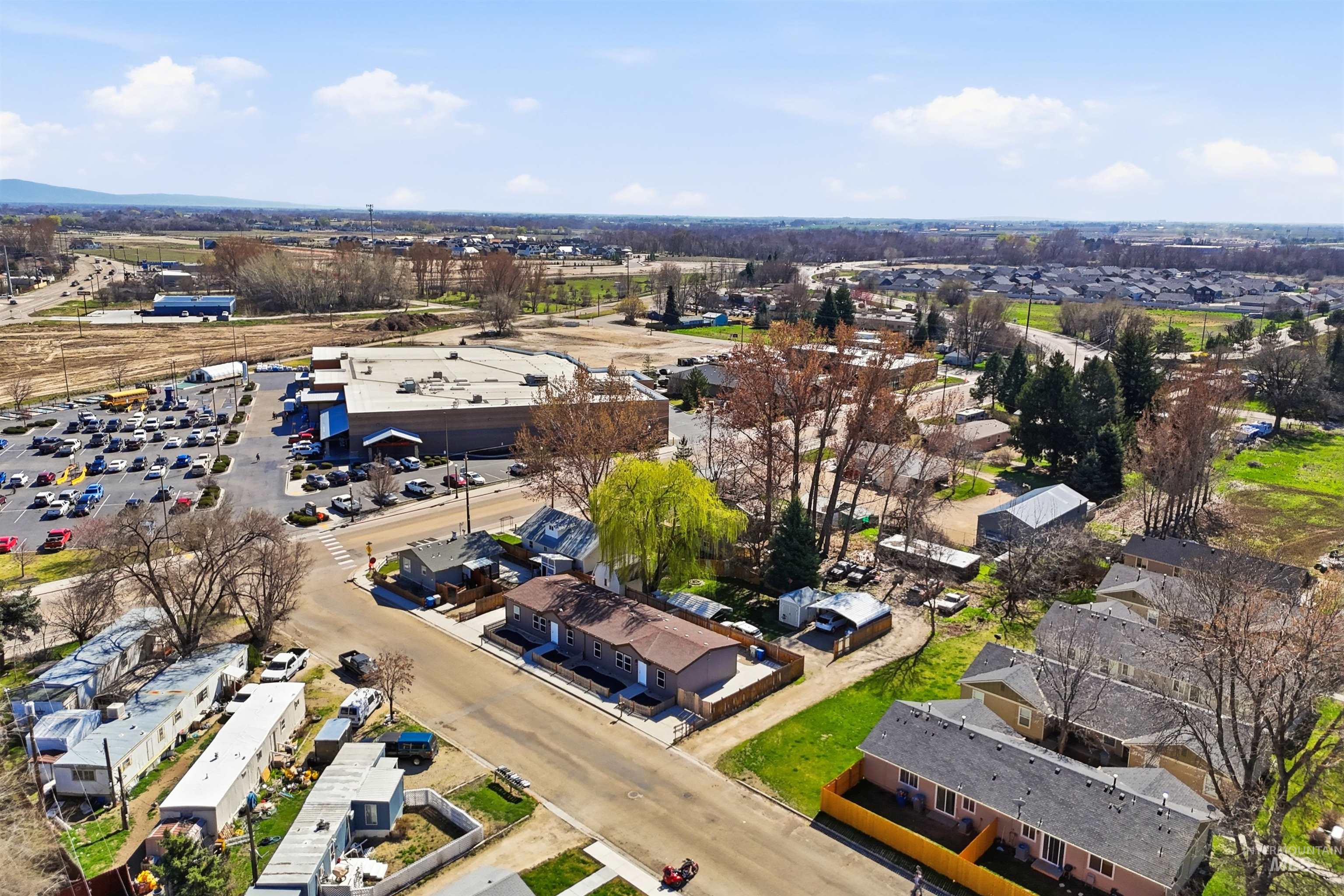 352 & 374 E E Idaho St, Middleton, Idaho 83644, 3 Bedrooms, 2 Bathrooms, Residential Income For Sale, Price $600,000,MLS 98978894