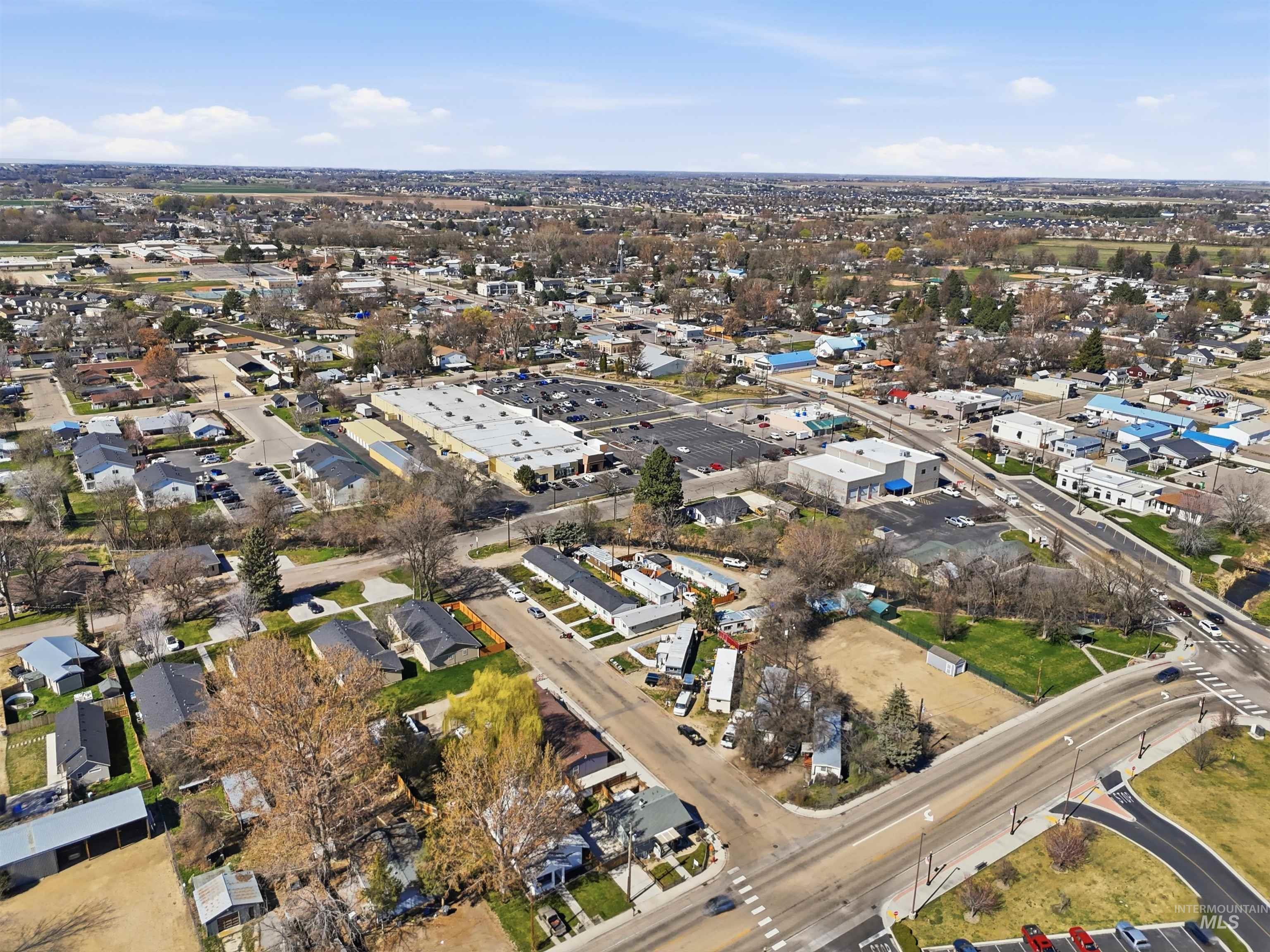 352 & 374 E E Idaho St, Middleton, Idaho 83644, 3 Bedrooms, 2 Bathrooms, Residential Income For Sale, Price $600,000,MLS 98978894