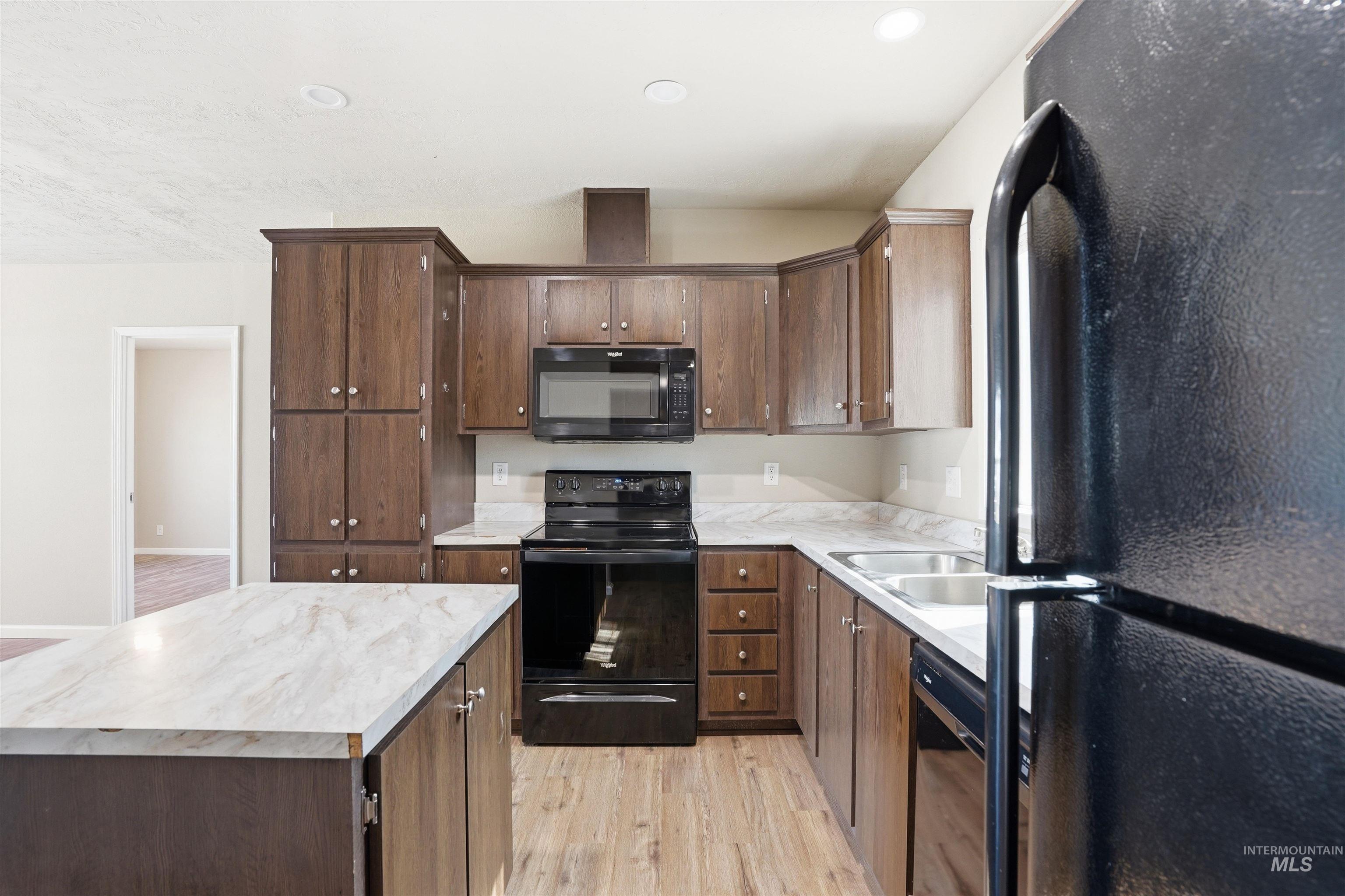 352 & 374 E E Idaho St, Middleton, Idaho 83644, 3 Bedrooms, 2 Bathrooms, Residential Income For Sale, Price $600,000,MLS 98978894