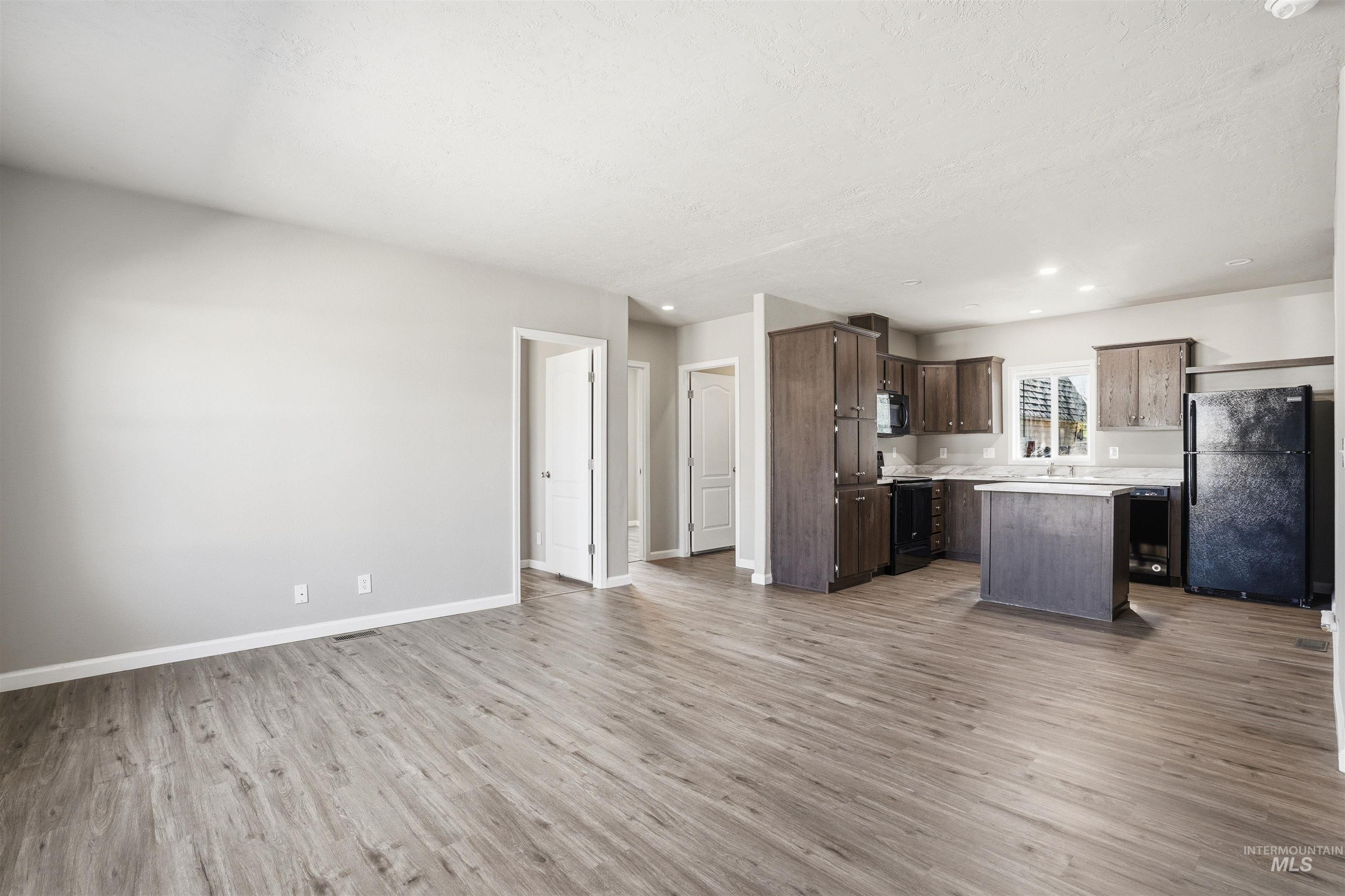 352 & 374 E E Idaho St, Middleton, Idaho 83644, 3 Bedrooms, 2 Bathrooms, Residential Income For Sale, Price $600,000,MLS 98978894