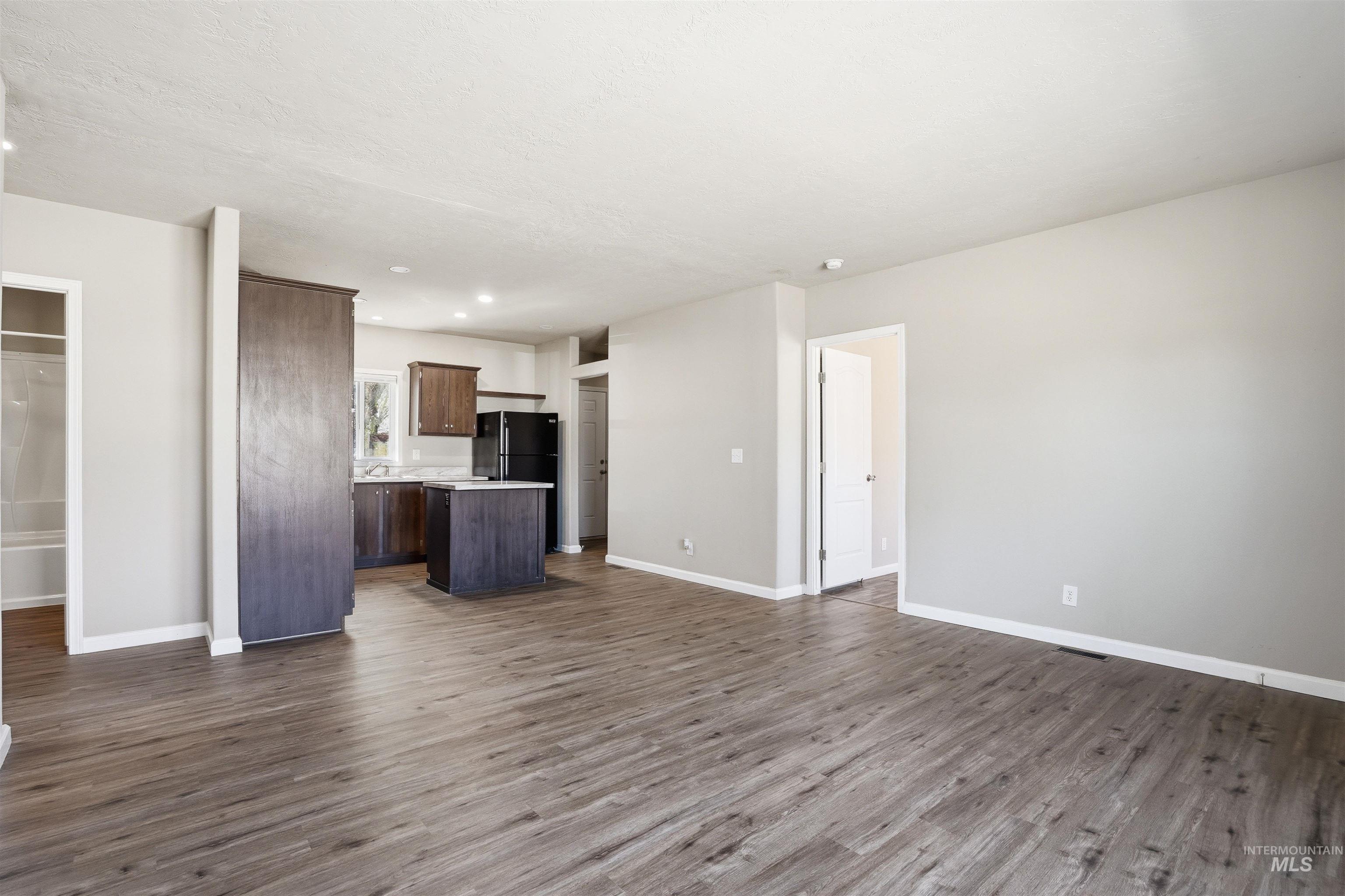 352 & 374 E E Idaho St, Middleton, Idaho 83644, 3 Bedrooms, 2 Bathrooms, Residential Income For Sale, Price $600,000,MLS 98978894