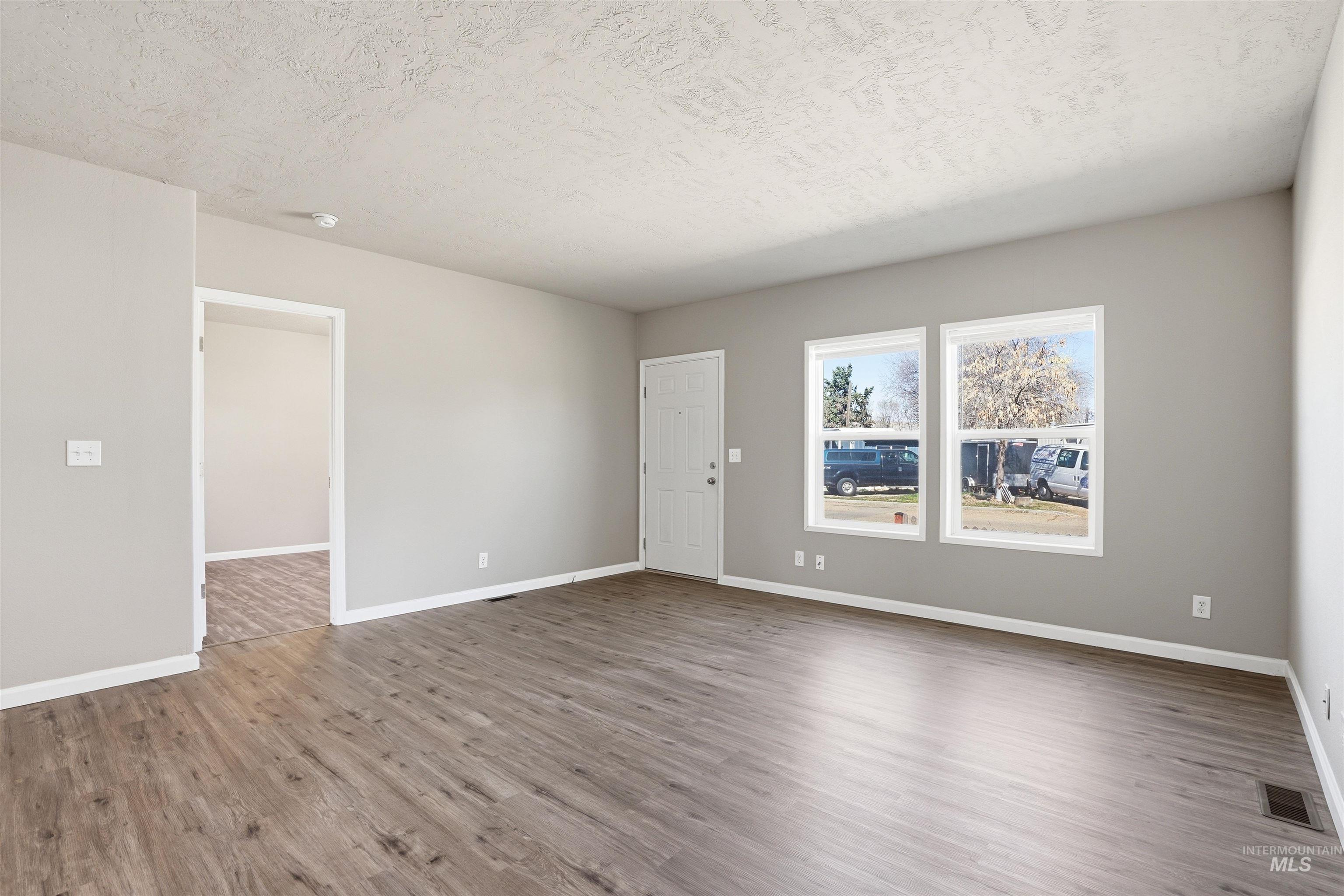 352 & 374 E E Idaho St, Middleton, Idaho 83644, 3 Bedrooms, 2 Bathrooms, Residential Income For Sale, Price $600,000,MLS 98978894