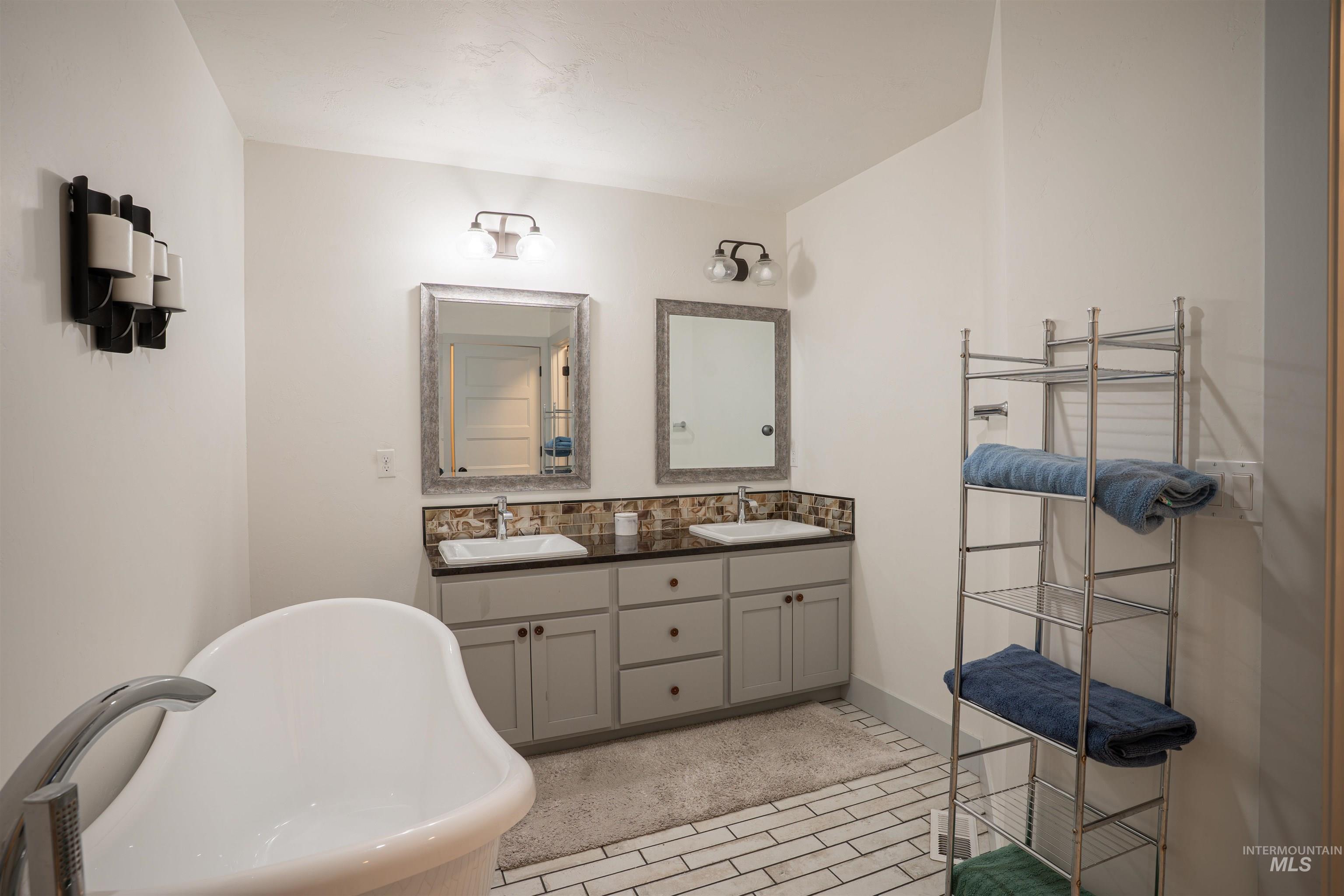 546 Arrowhead Circle, Jerome, Idaho 83338, 3 Bedrooms, 2 Bathrooms, Residential For Sale, Price $550,000,MLS 98978896