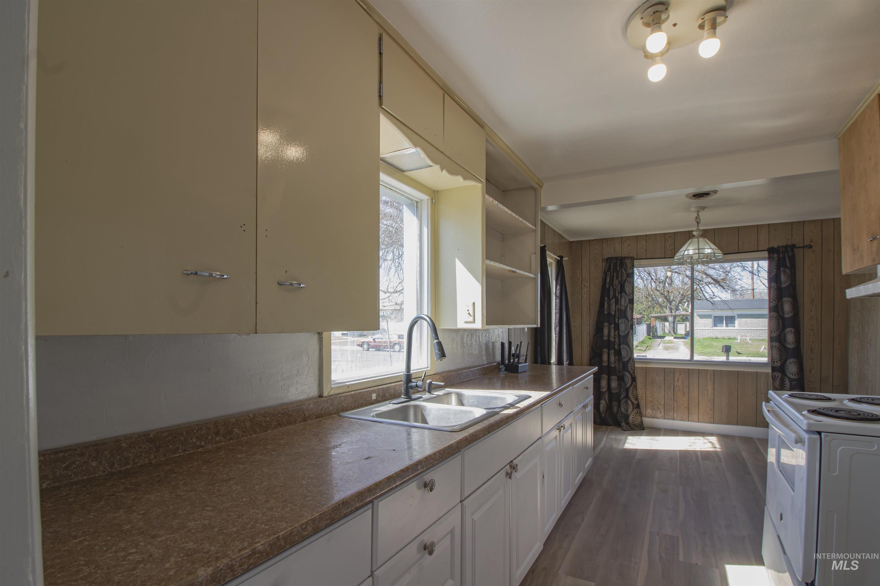 112 NW 8th Street, Ontario, Oregon 97914, 3 Bedrooms, 1 Bathroom, Residential For Sale, Price $224,900,MLS 98978897