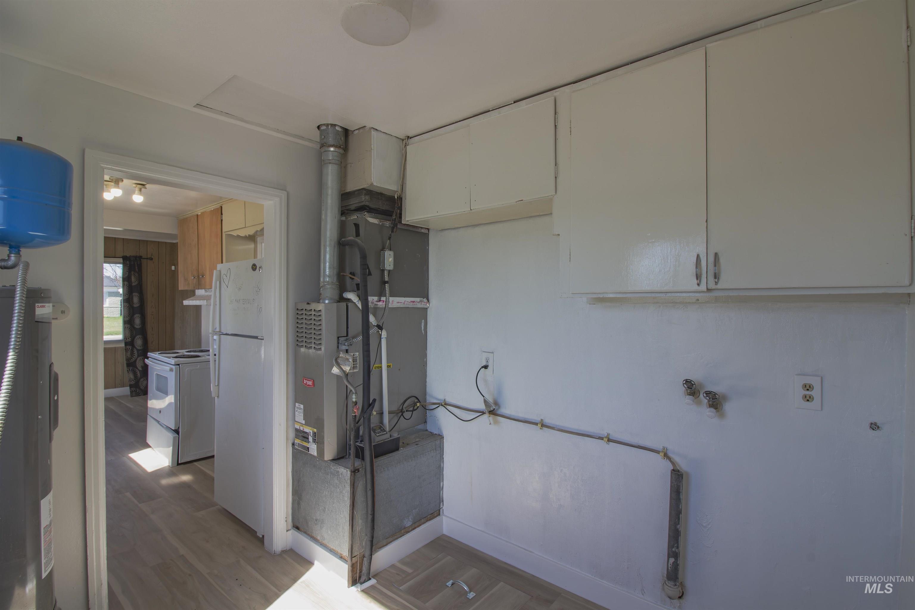 112 NW 8th Street, Ontario, Oregon 97914, 3 Bedrooms, 1 Bathroom, Residential For Sale, Price $224,900,MLS 98978897