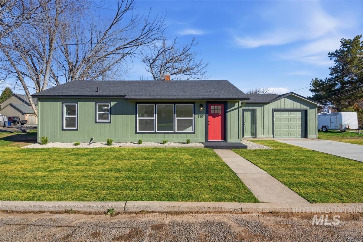 810 E 9Th N, Mountain Home, Idaho 83647, 3 Bedrooms, 1 Bathroom, Residential For Sale, Price $299,000,MLS 98978901