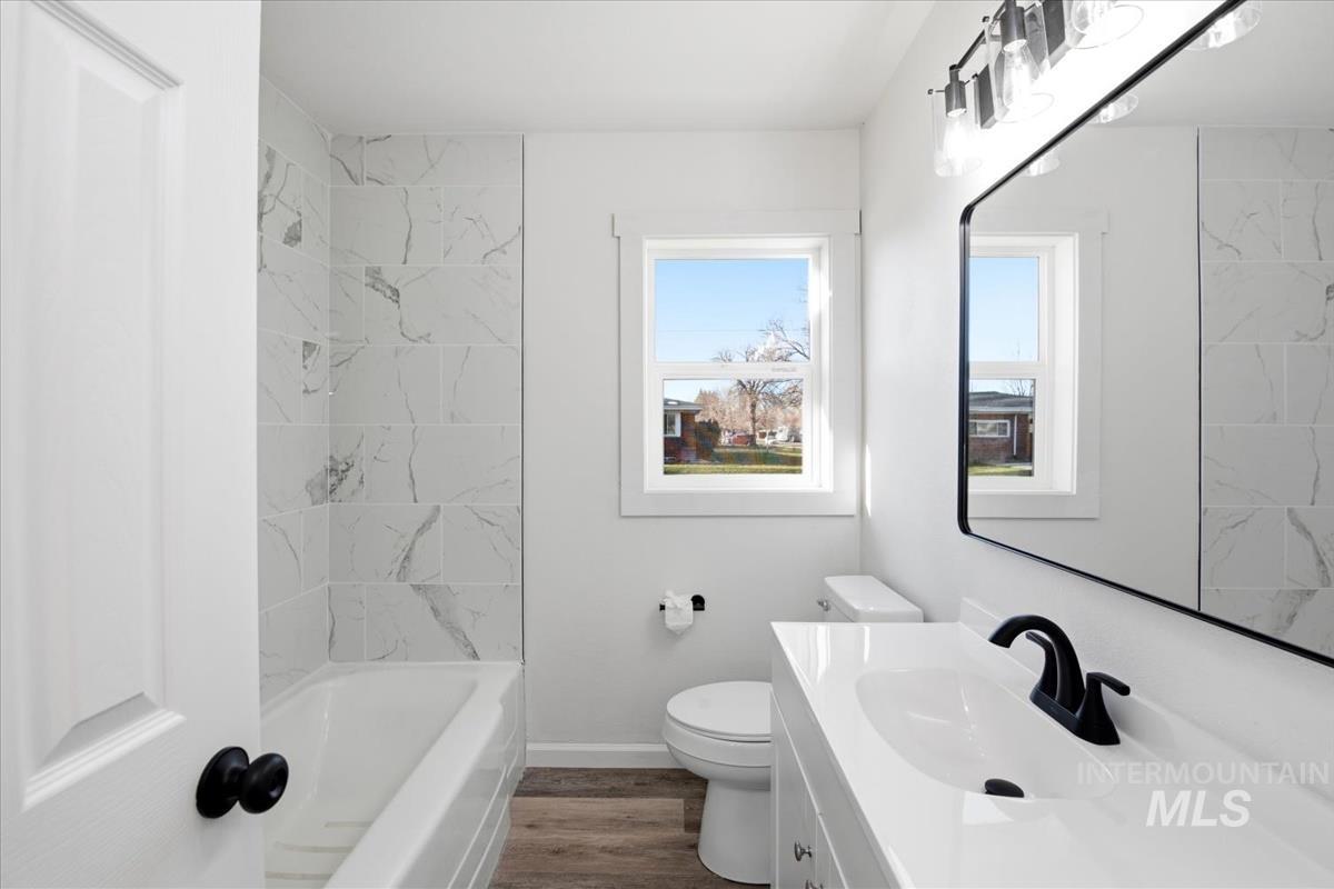 810 E 9Th N, Mountain Home, Idaho 83647, 3 Bedrooms, 1 Bathroom, Residential For Sale, Price $299,000,MLS 98978901