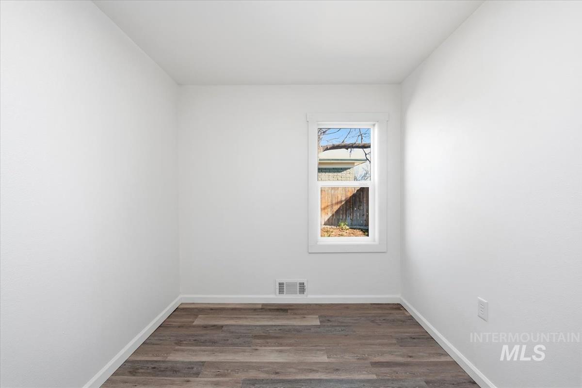 810 E 9Th N, Mountain Home, Idaho 83647, 3 Bedrooms, 1 Bathroom, Residential For Sale, Price $299,000,MLS 98978901