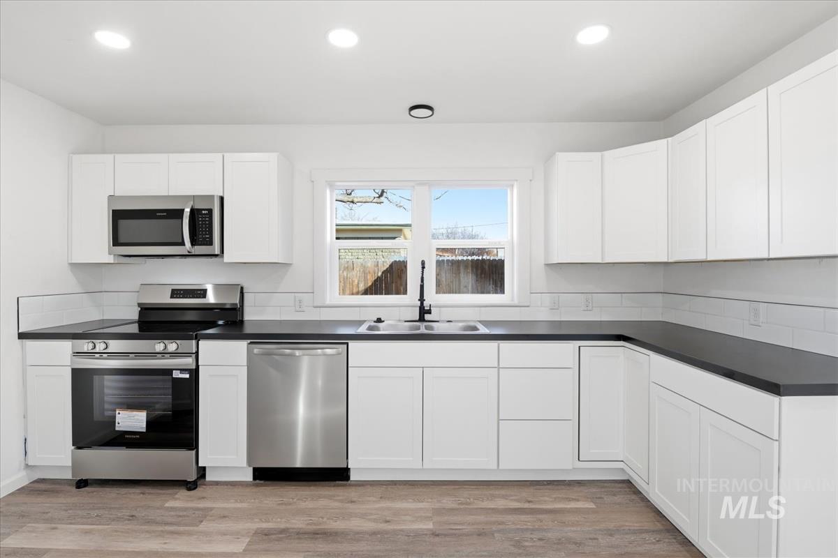 810 E 9Th N, Mountain Home, Idaho 83647, 3 Bedrooms, 1 Bathroom, Residential For Sale, Price $299,000,MLS 98978901