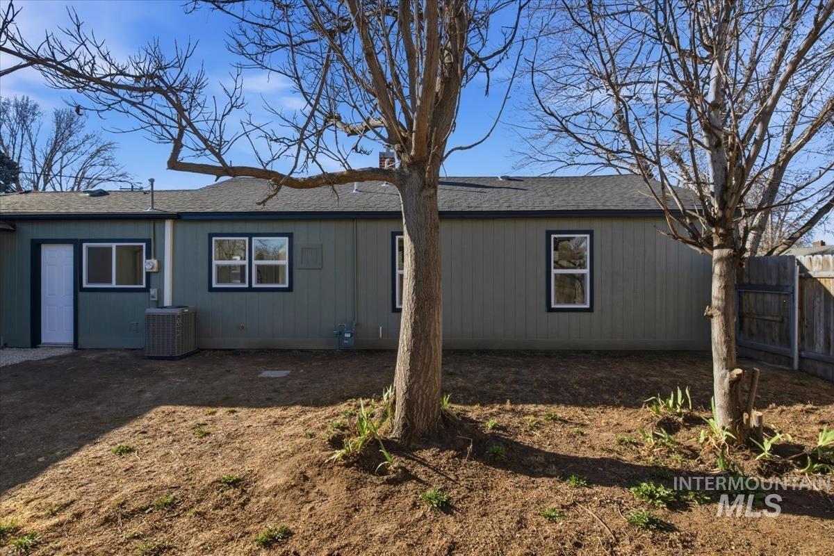810 E 9Th N, Mountain Home, Idaho 83647, 3 Bedrooms, 1 Bathroom, Residential For Sale, Price $299,000,MLS 98978901