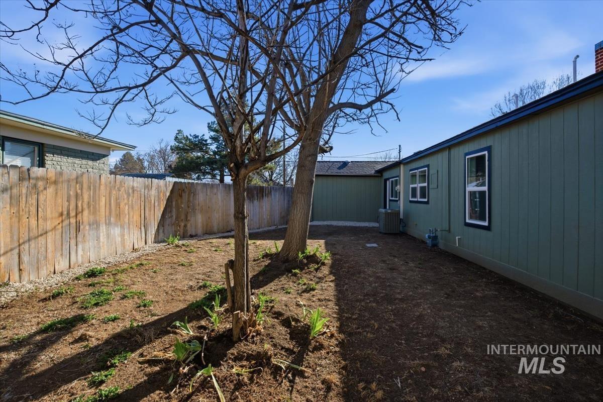 810 E 9Th N, Mountain Home, Idaho 83647, 3 Bedrooms, 1 Bathroom, Residential For Sale, Price $299,000,MLS 98978901