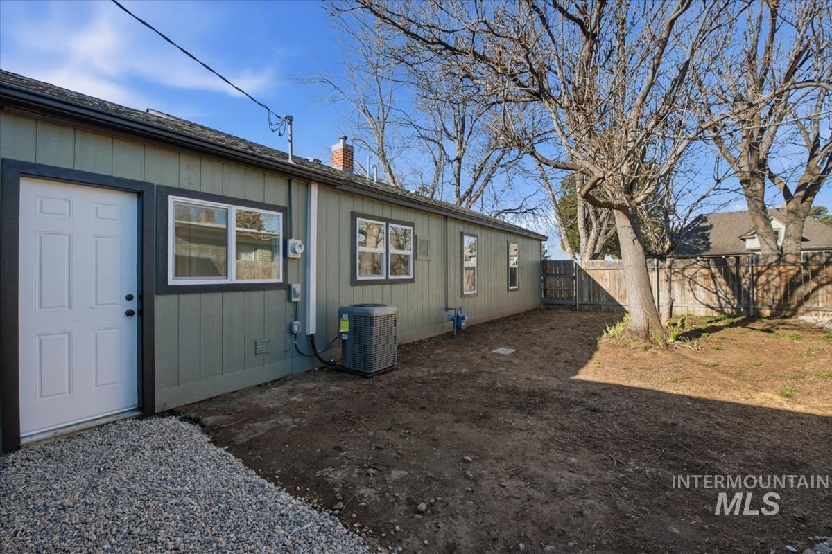 810 E 9Th N, Mountain Home, Idaho 83647, 3 Bedrooms, 1 Bathroom, Residential For Sale, Price $299,000,MLS 98978901